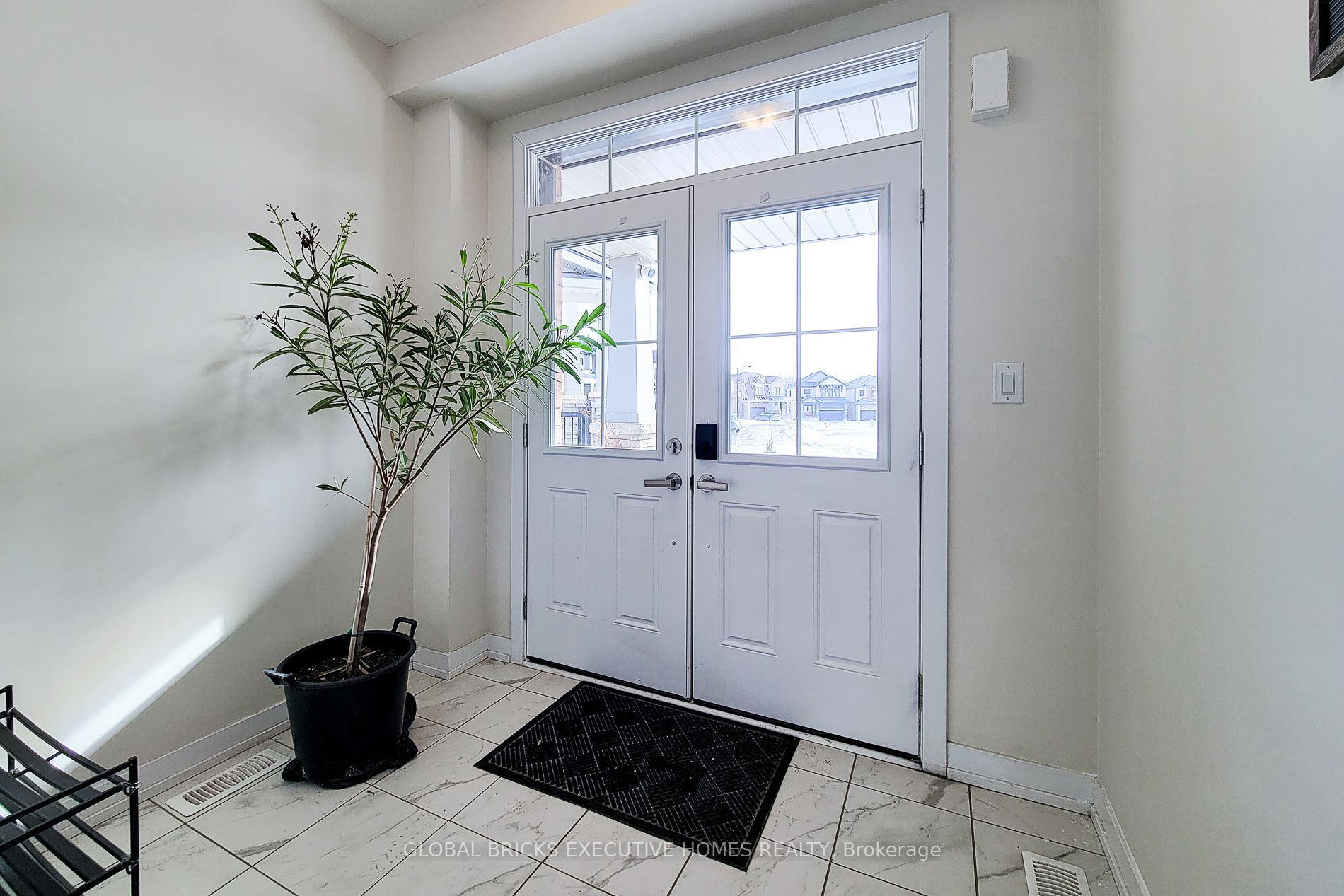 33 Wintergreen Crescent, Haldimand, ON N3W 0H9 photo 4