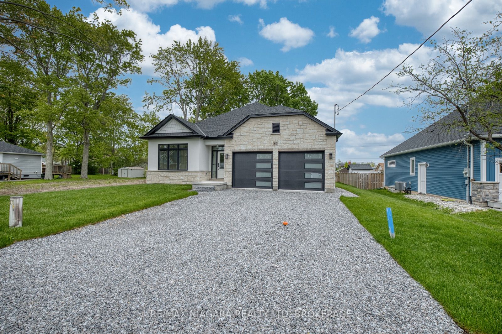 60 Pleasant Avenue N, Fort Erie, ON L0S 1N0 photo 2