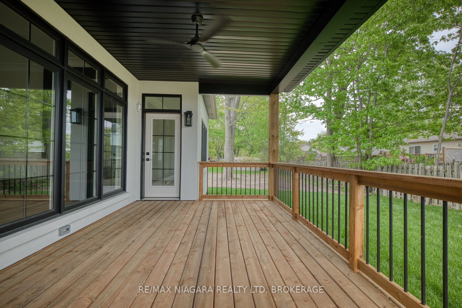 60 Pleasant Avenue N, Fort Erie, ON L0S 1N0 photo 3