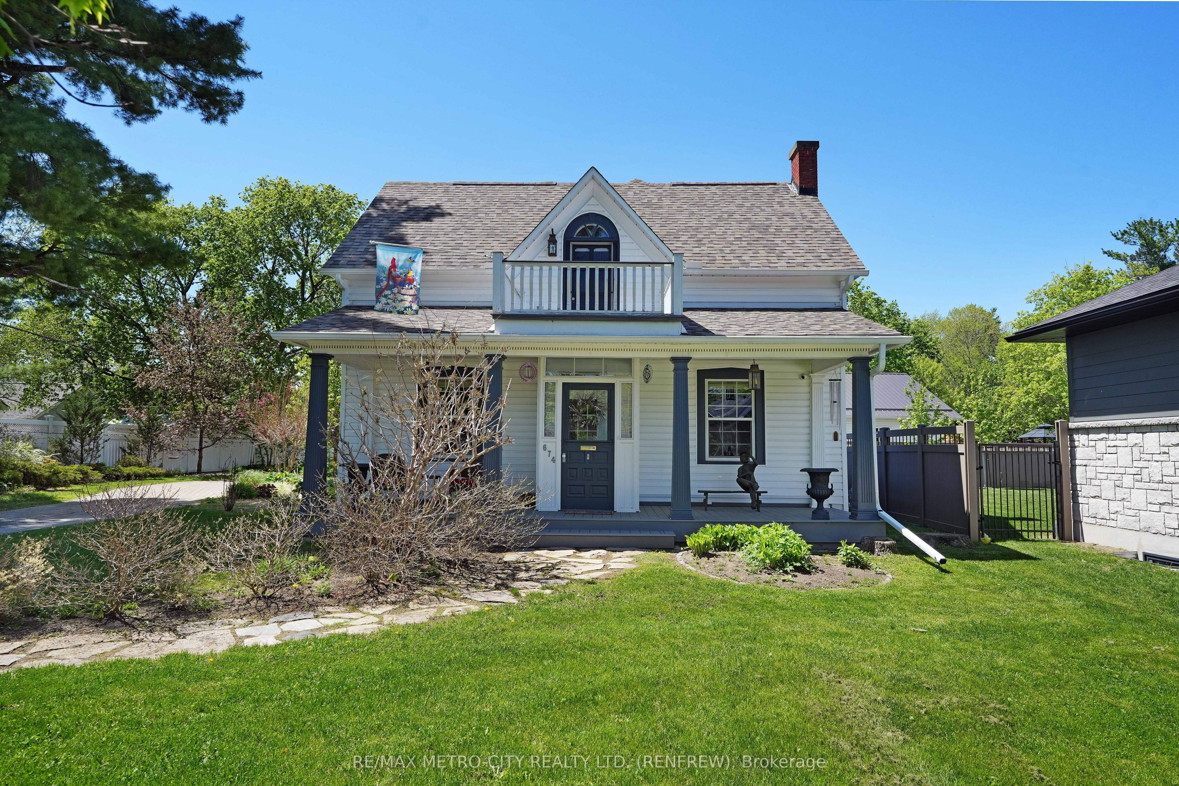 674 RAGLAN Street S, Renfrew, ON K7V 1S2 photo 2