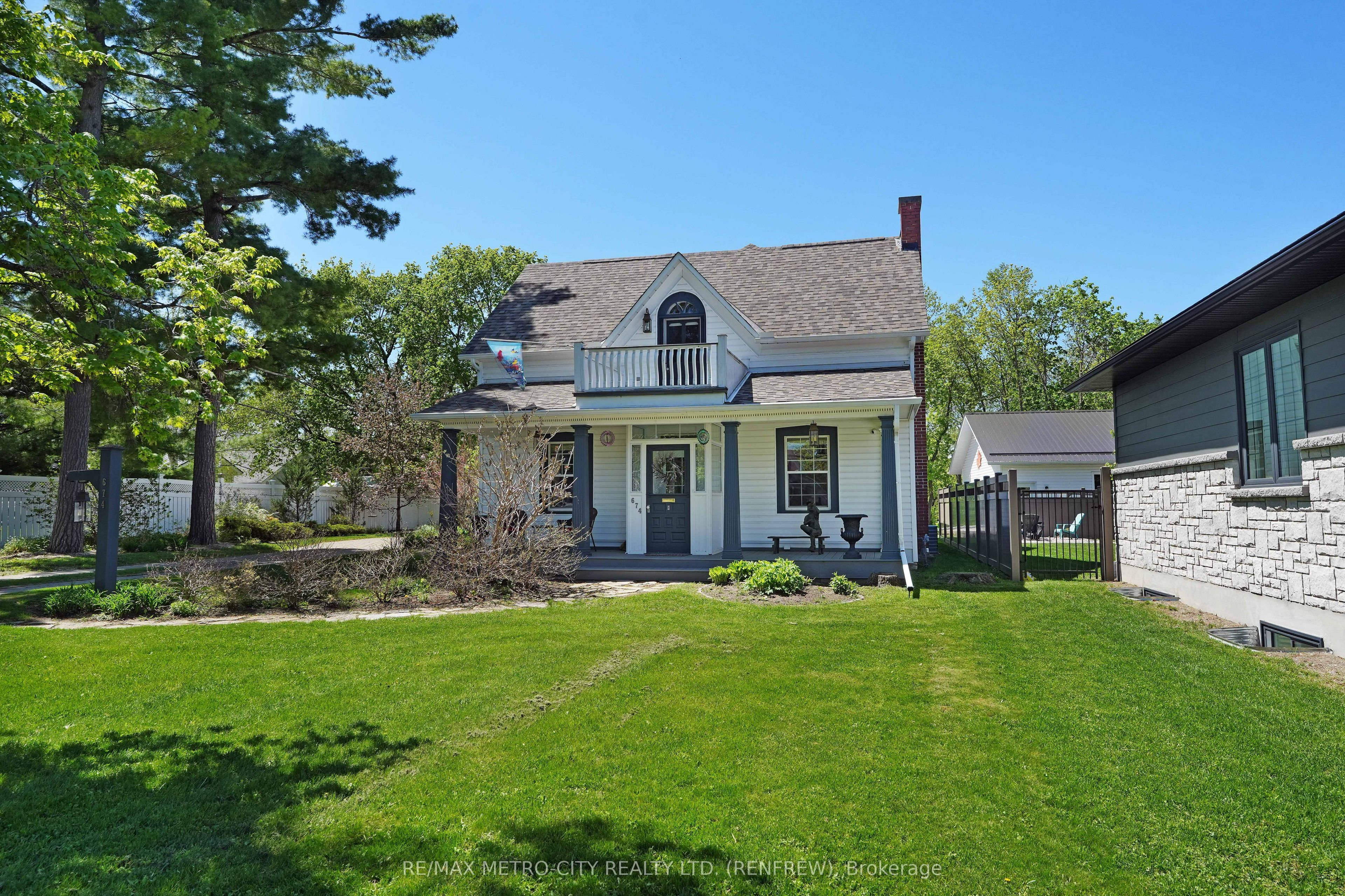 674 RAGLAN Street S, Renfrew, ON K7V 1S2 photo 4
