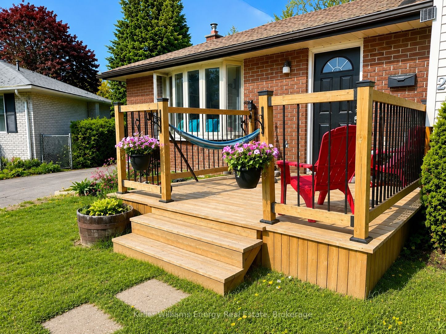 245 Smart Crescent, Greater Napanee, ON K7R 1G3 photo 2