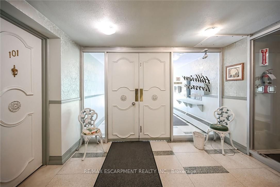 107 ST JOSEPH'S Drive 405, Hamilton, ON L8N 2G1 photo 3