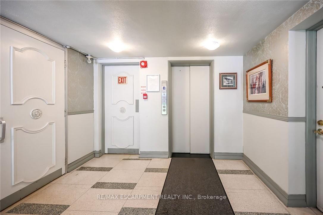 107 ST JOSEPH'S Drive 405, Hamilton, ON L8N 2G1 photo 4
