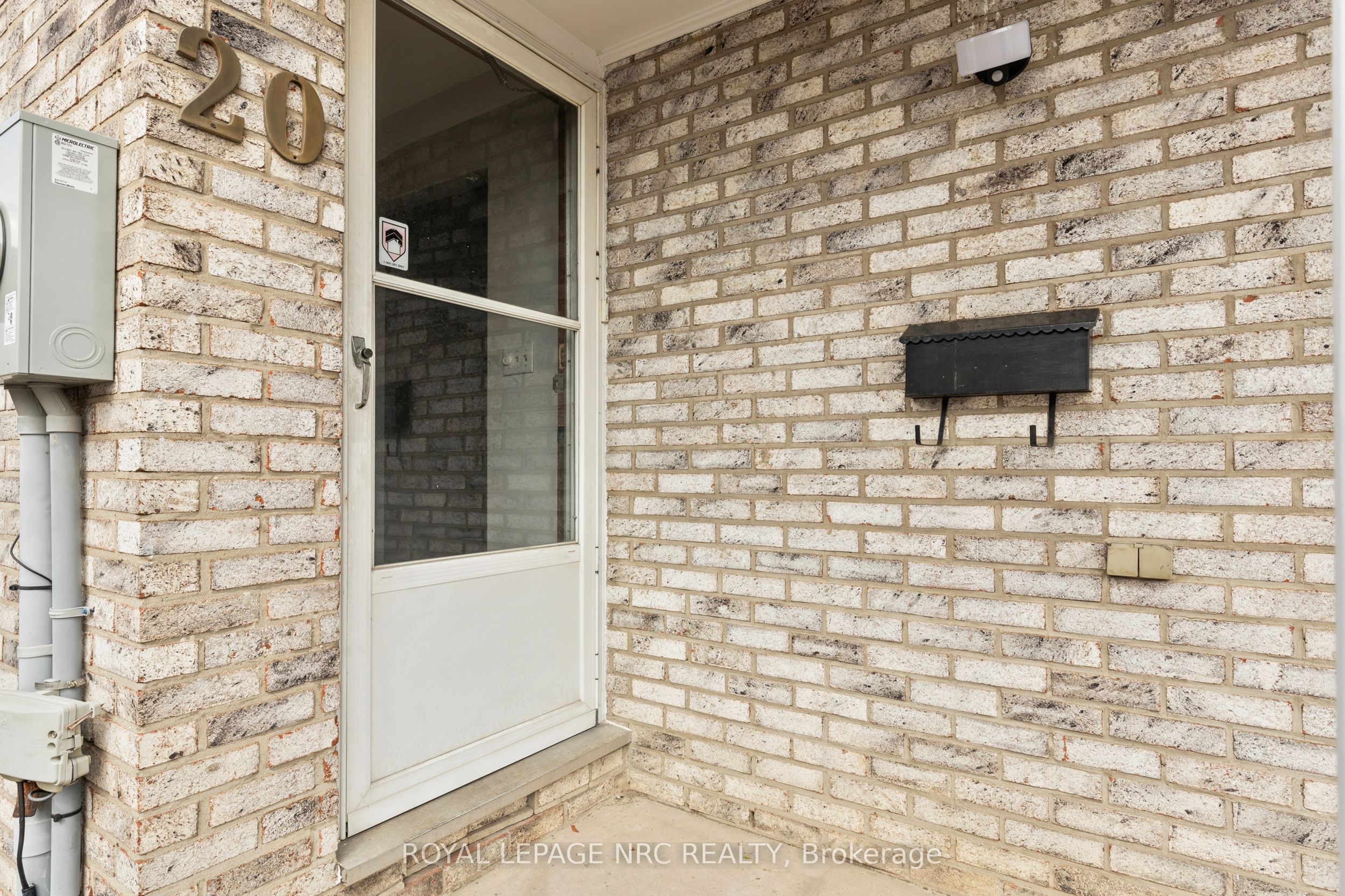 20 Canterbury Drive, St. Catharines, ON L2P 3M7 photo 2