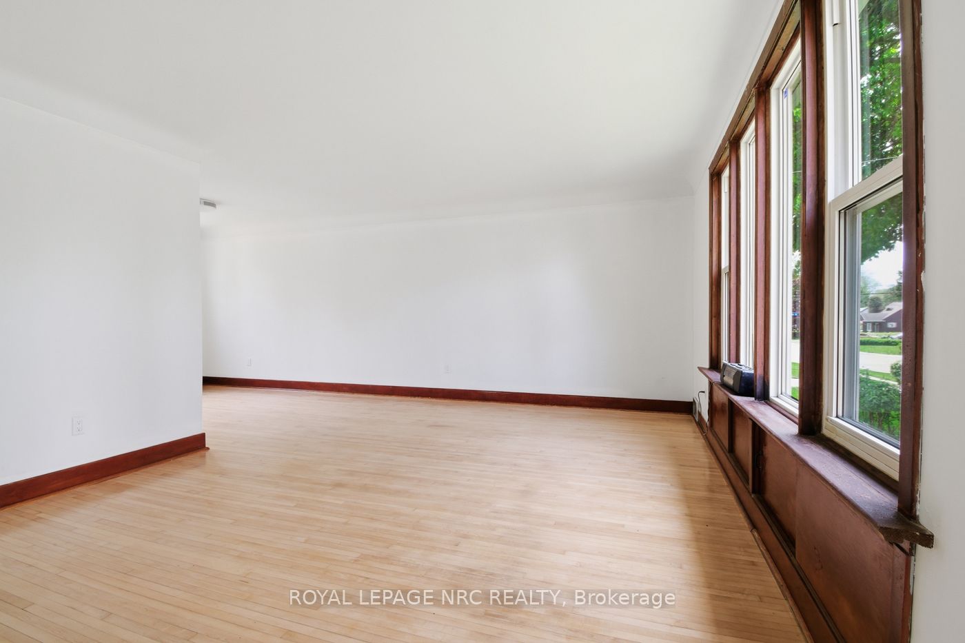 6010 Carlton Avenue, Niagara Falls, ON L2G 5J5 photo 3