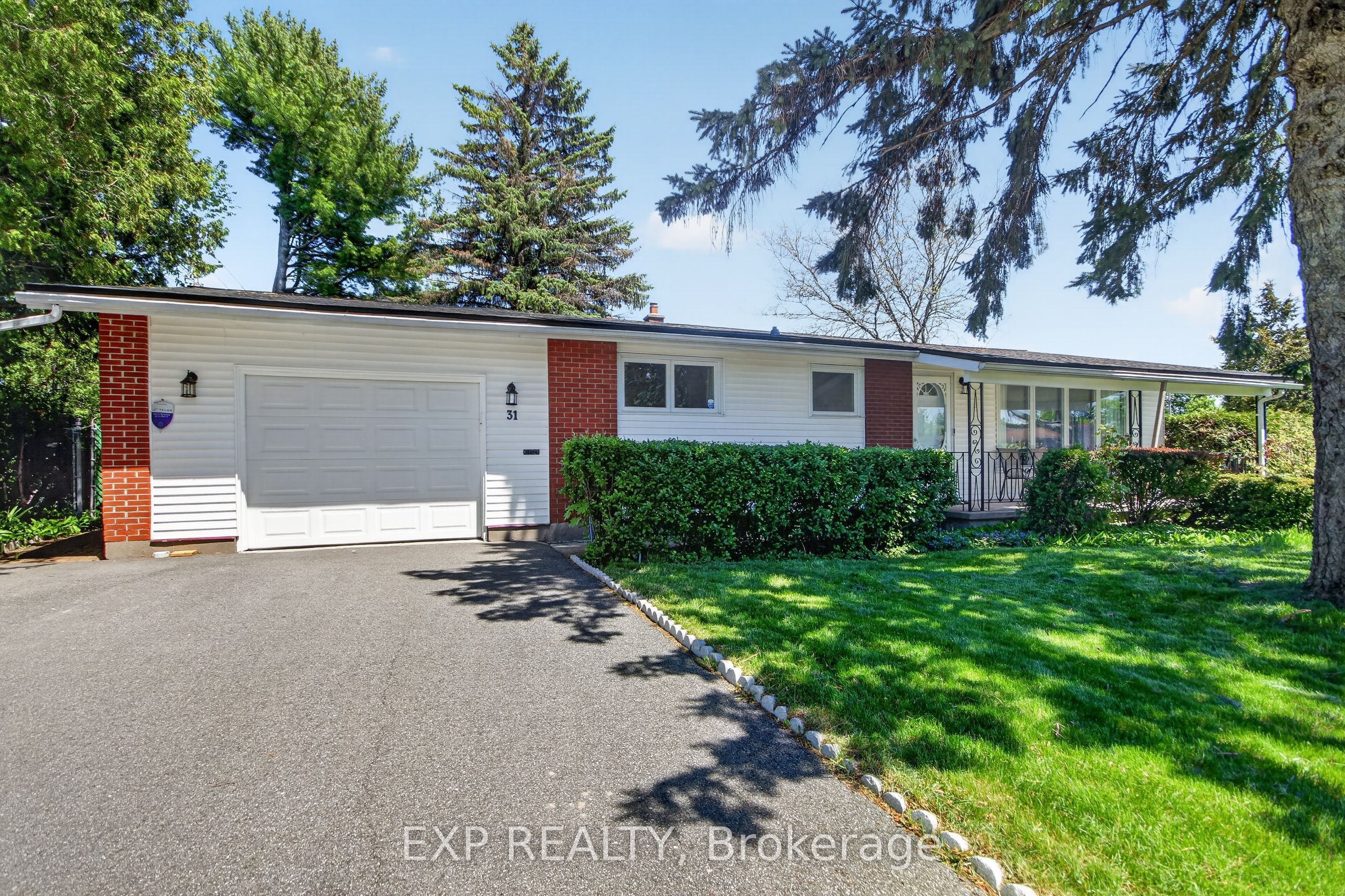 31 Barlyn Avenue, Cityview - Parkwoods Hills - Rideau Shore, ON K2E 5E2 photo 2