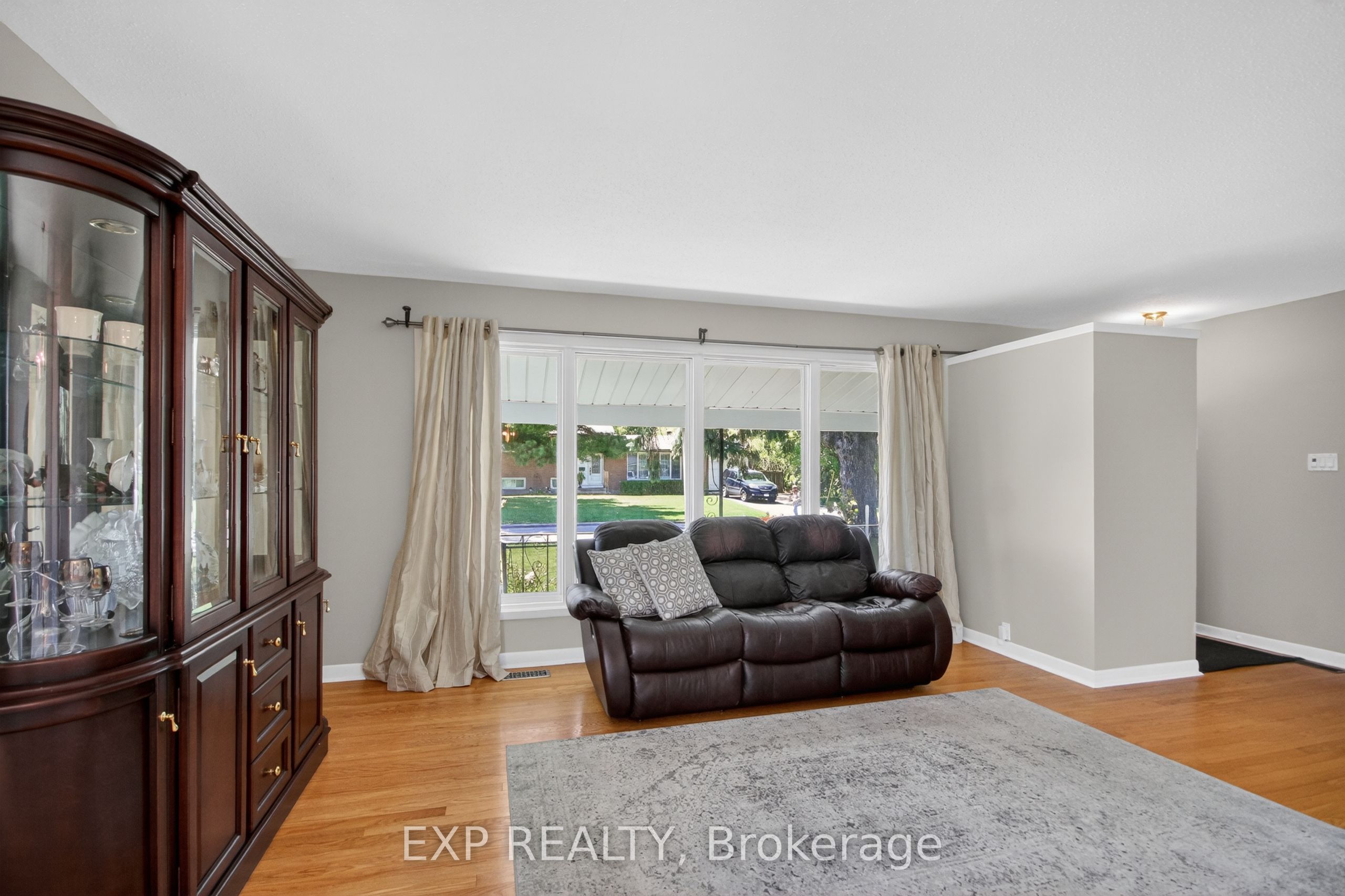 31 Barlyn Avenue, Cityview - Parkwoods Hills - Rideau Shore, ON K2E 5E2 photo 4