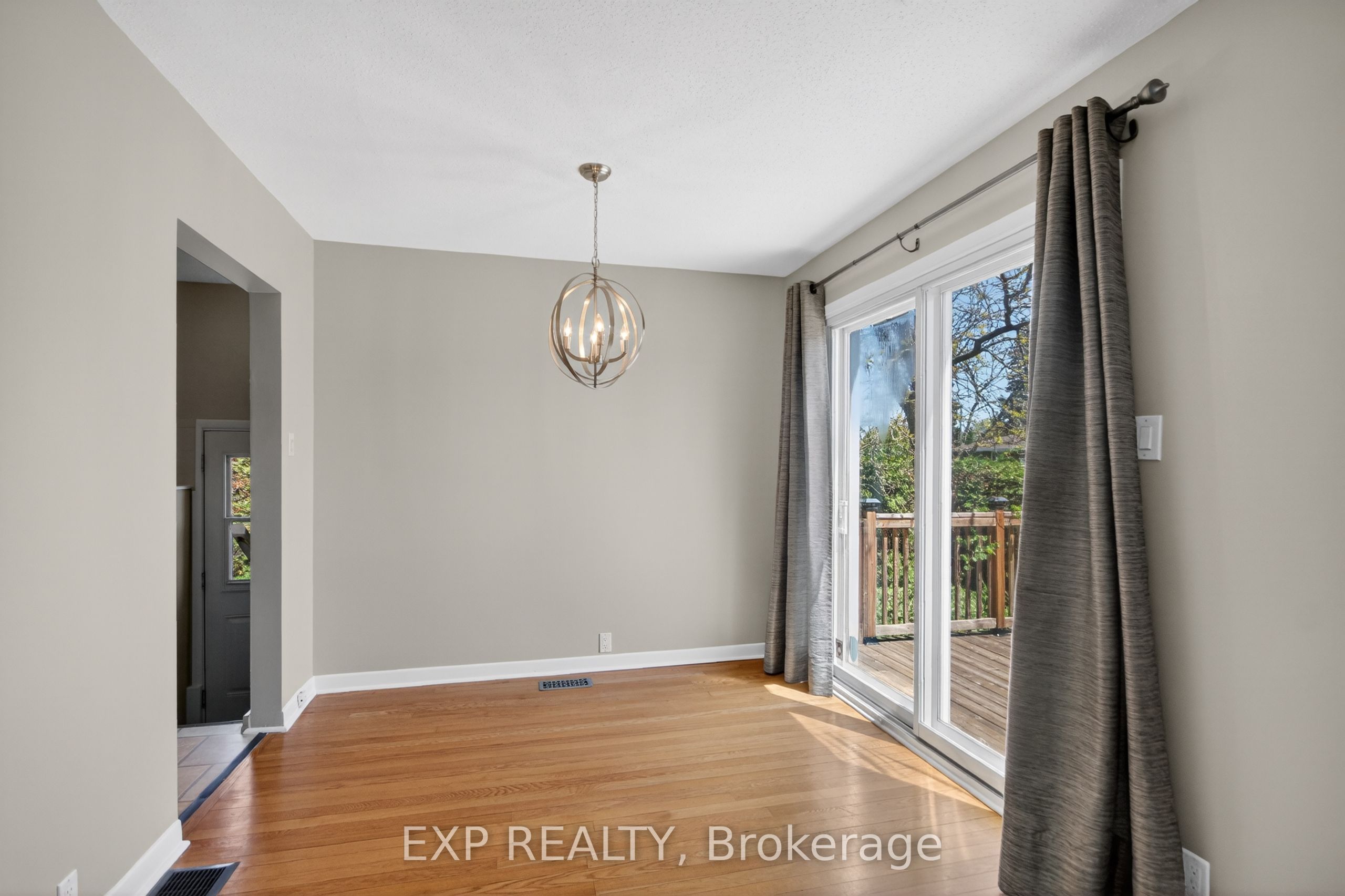 31 Barlyn Avenue, Cityview - Parkwoods Hills - Rideau Shore, ON K2E 5E2 photo 5
