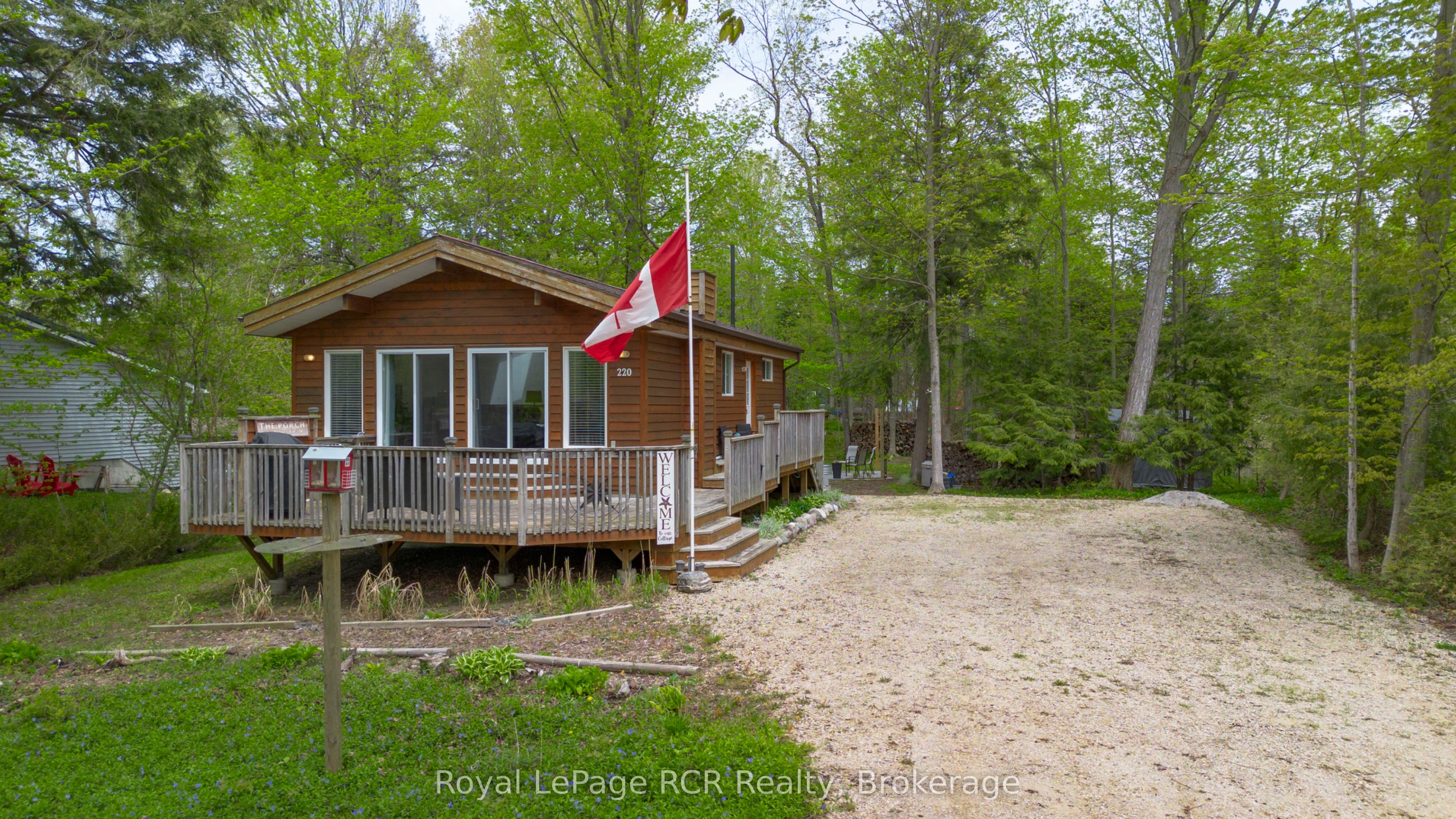 220 Shadywood Crescent, Huron-Kinloss, ON N2Z 2X3 photo 2