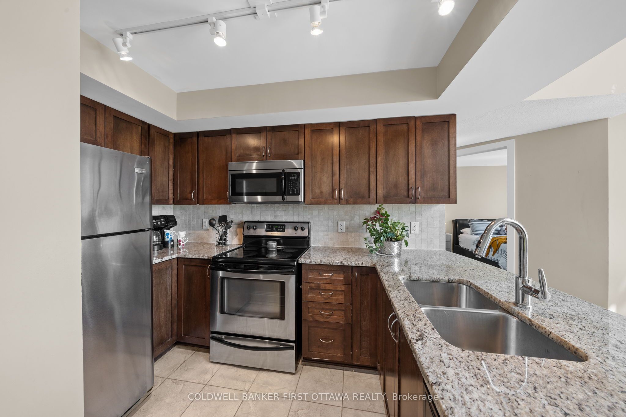 75C COLONNADE Road, Cityview - Parkwoods Hills - Rideau Shore, ON K2E 0A8 photo 5