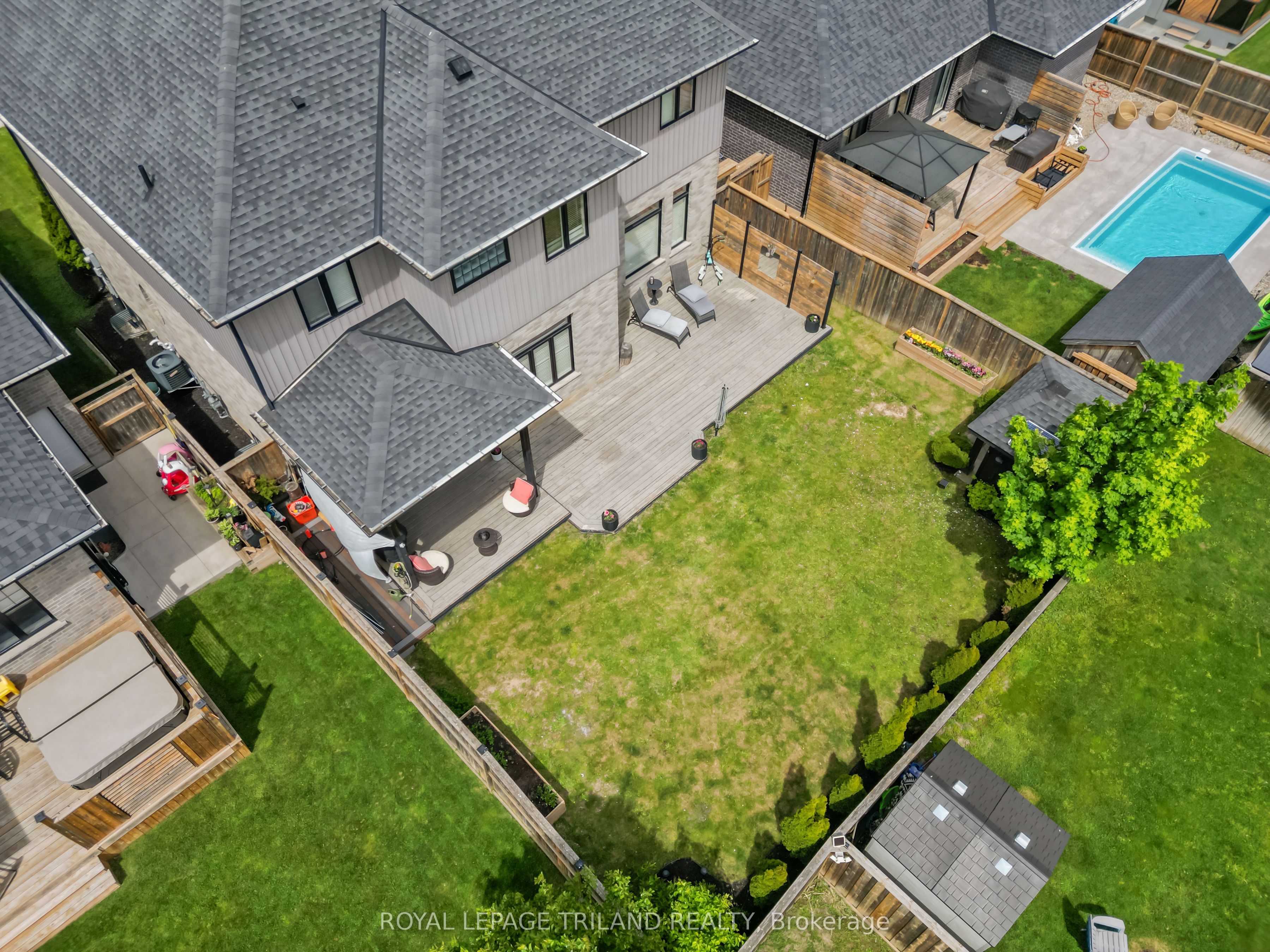158 Acton Street, Strathroy-Caradoc, ON N7G 0C7 photo 3