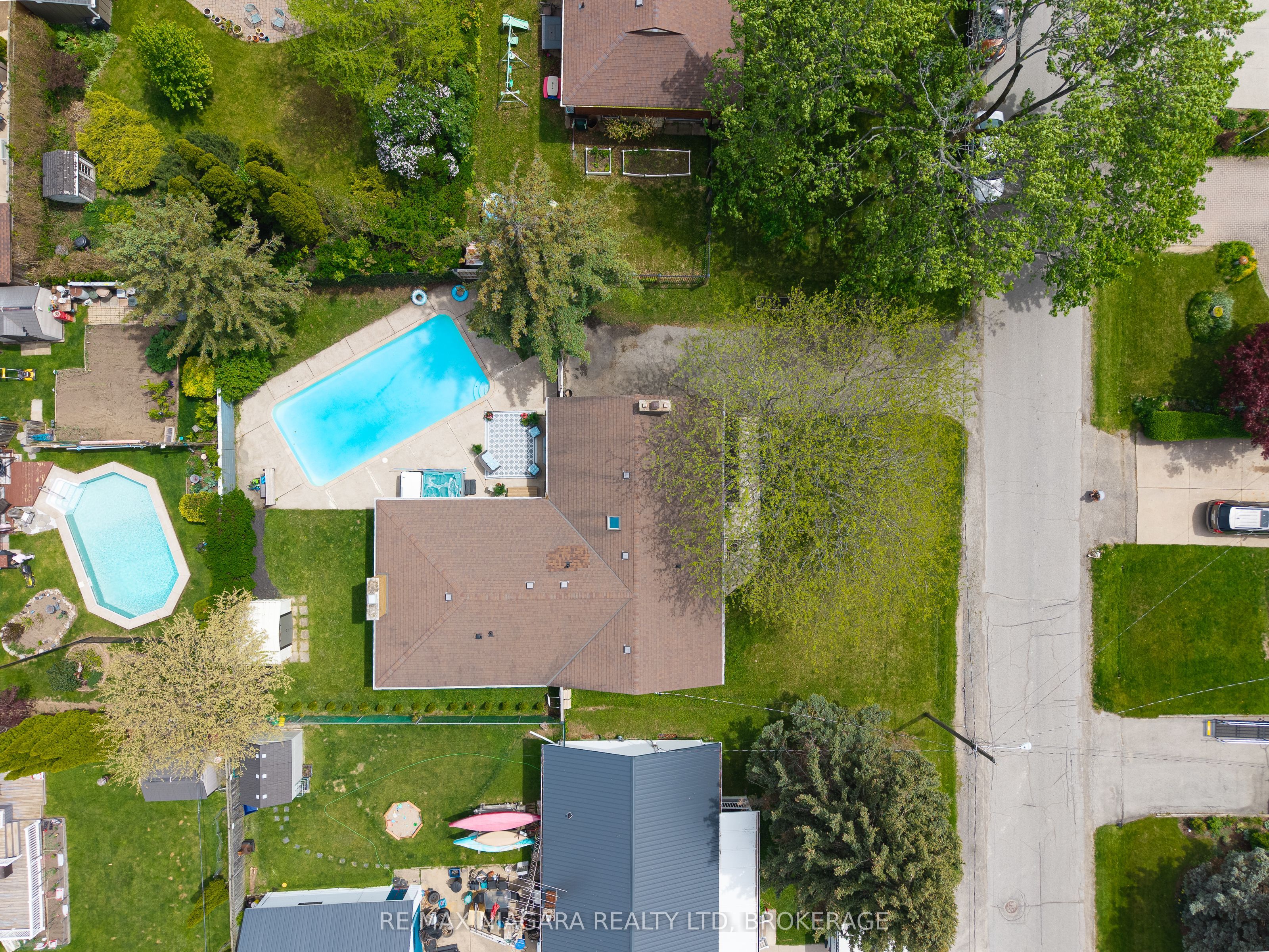 4 Mackie Street, St. Catharines, ON L2N 5N5
