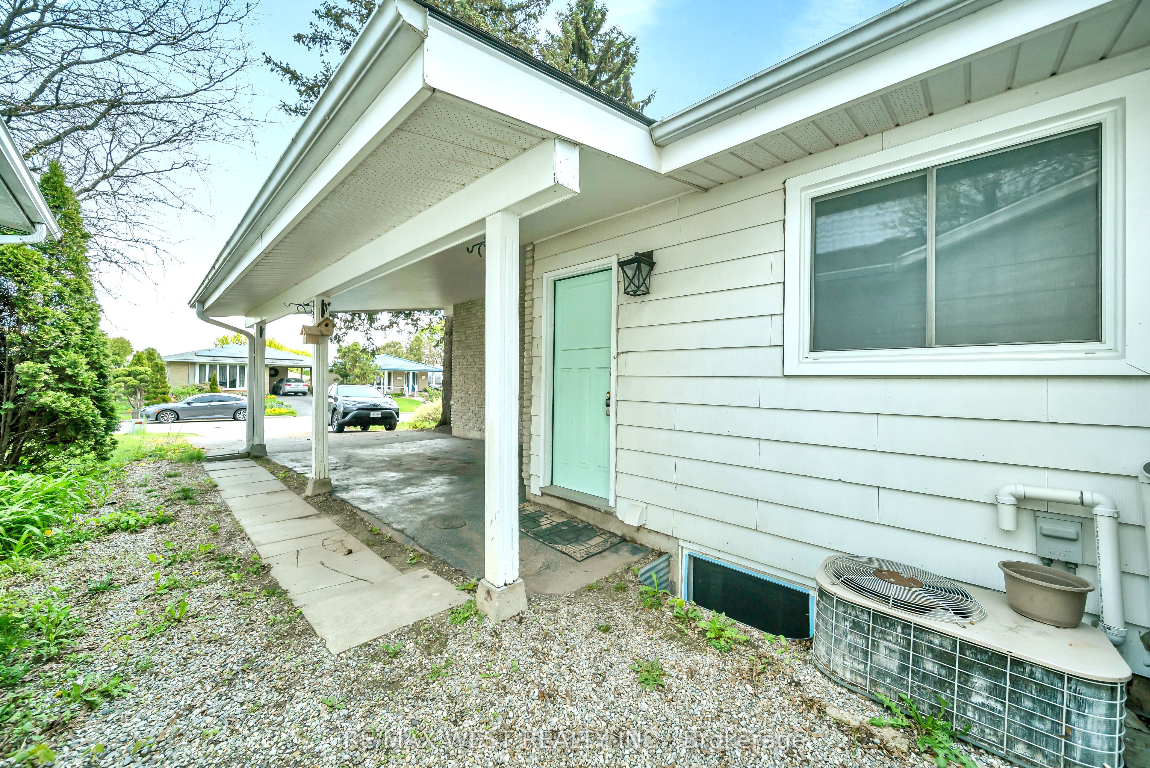 62 Greendale Crescent Lower, Kitchener, ON N2A 2R6 photo 2