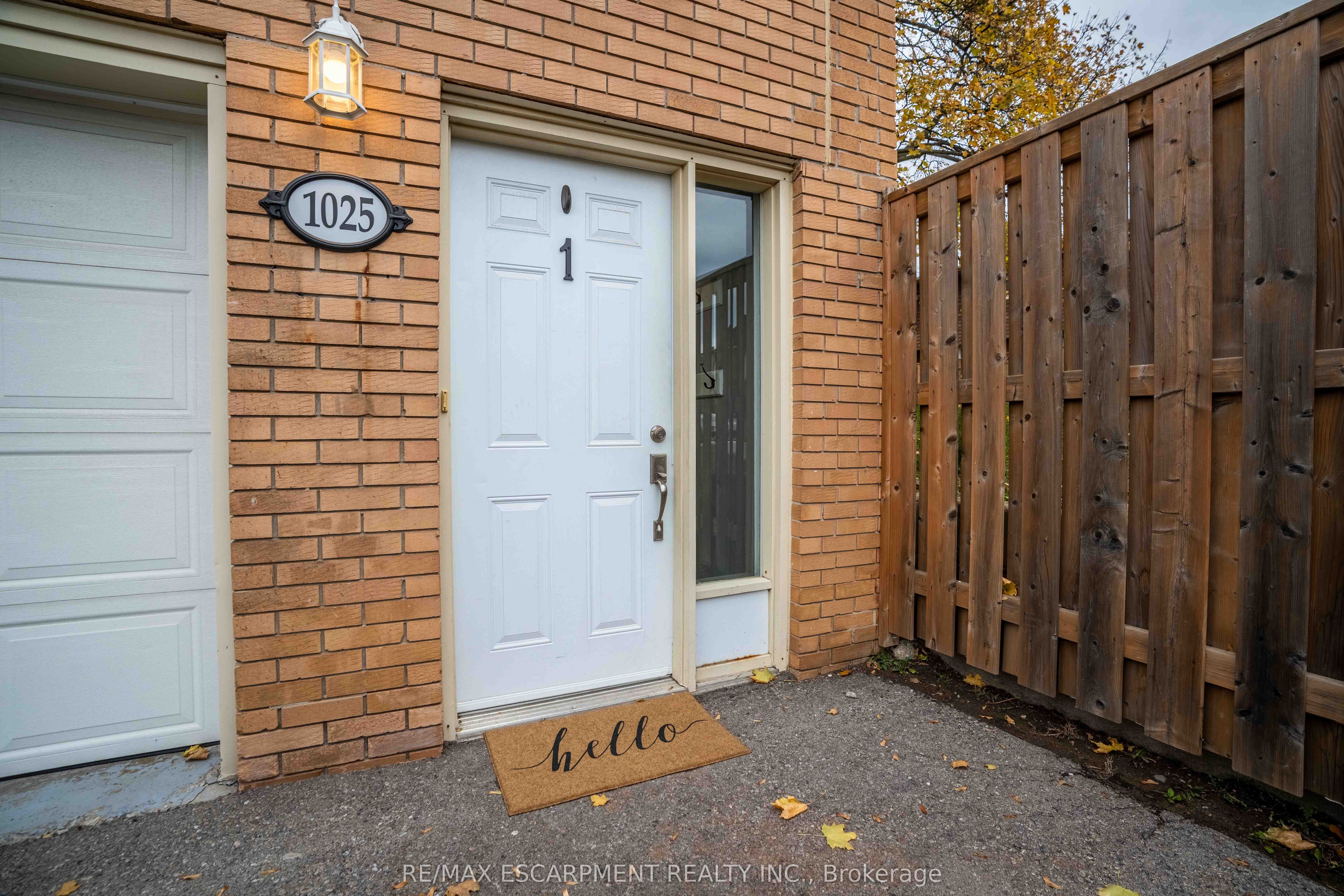 1025 Upper Gage Avenue 1, Hamilton, ON L8V 4L2 photo 2