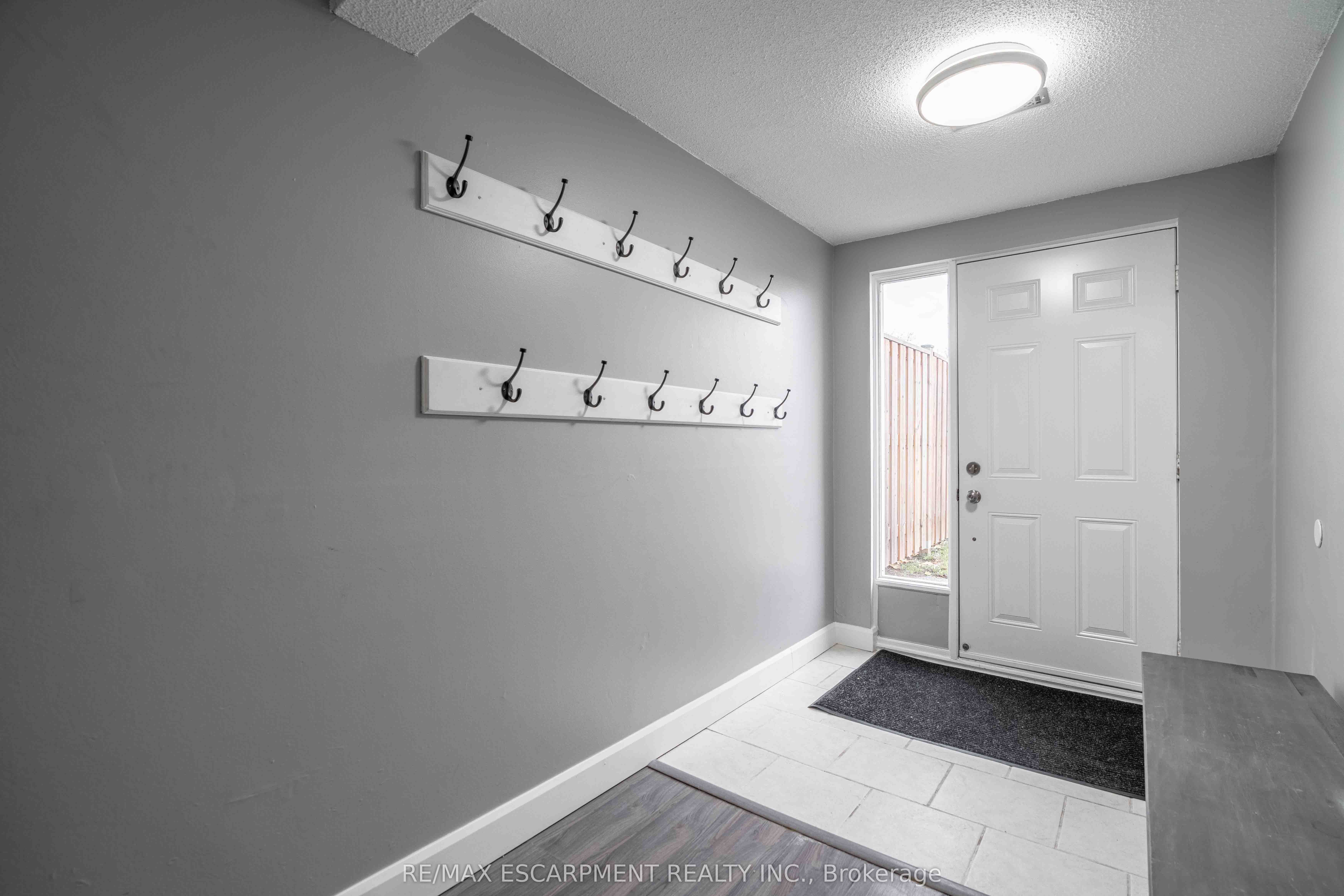 1025 Upper Gage Avenue 1, Hamilton, ON L8V 4L2 photo 3