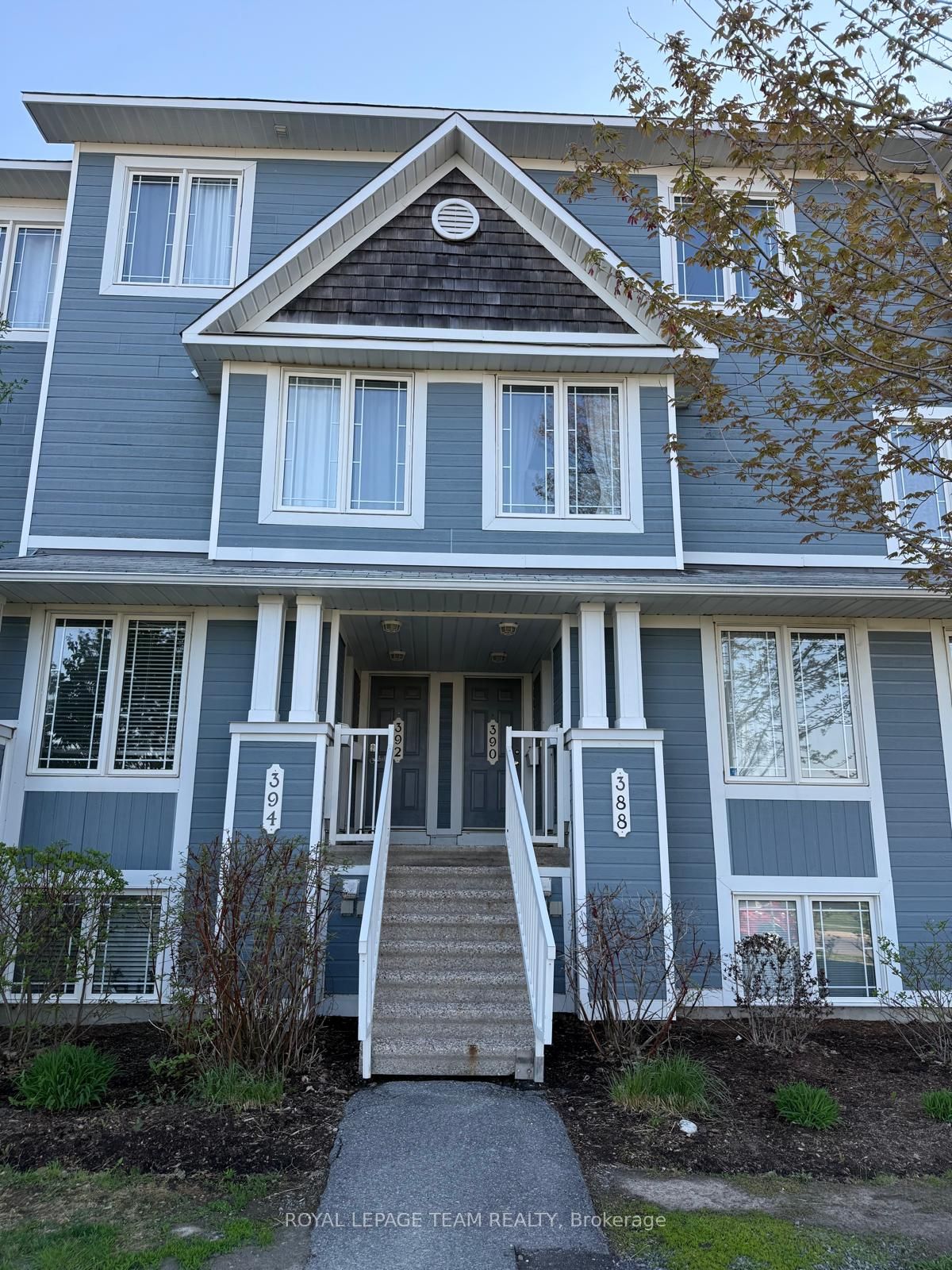 390 CROWNRIDGE Drive N, Kanata, ON K2M 3A4