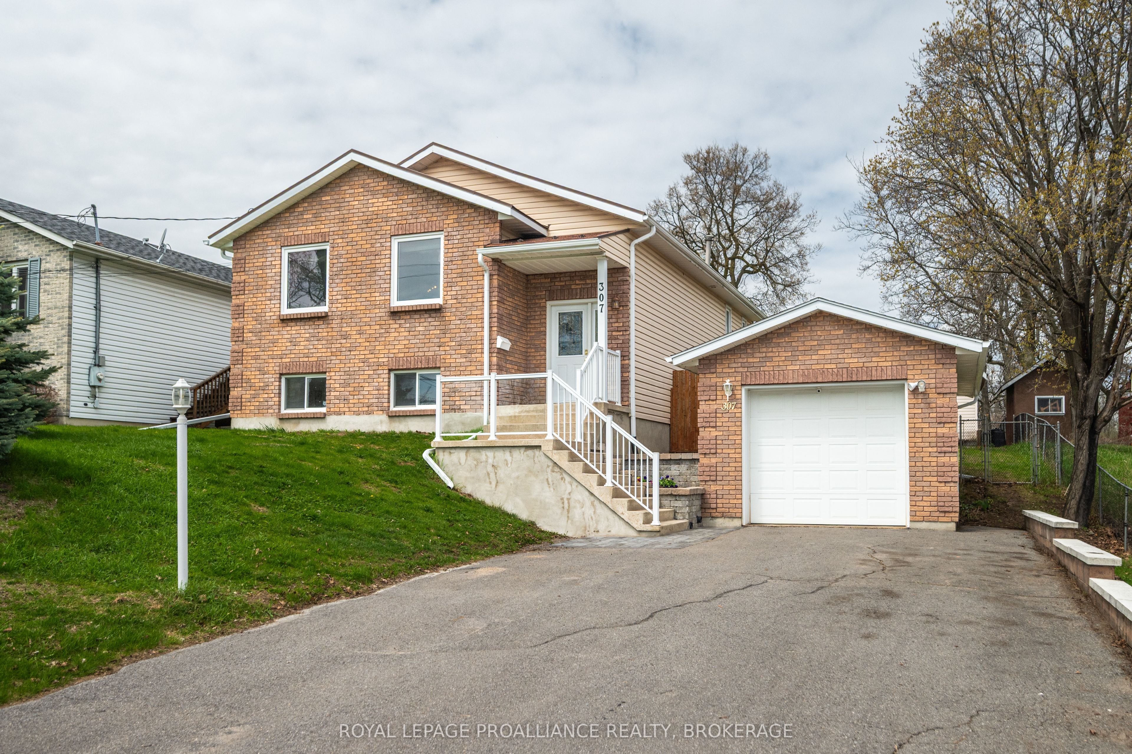307 Amherst Drive, Loyalist, ON K7N 1V3