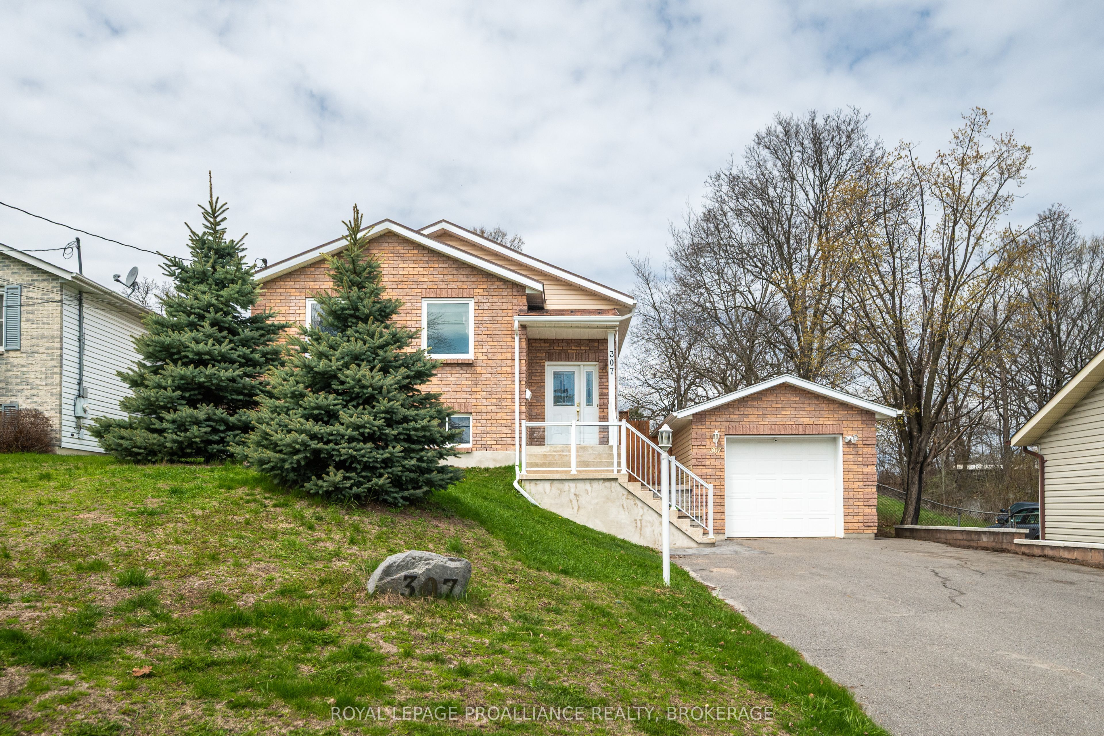 307 Amherst Drive, Loyalist, ON K7N 1V3 photo 2