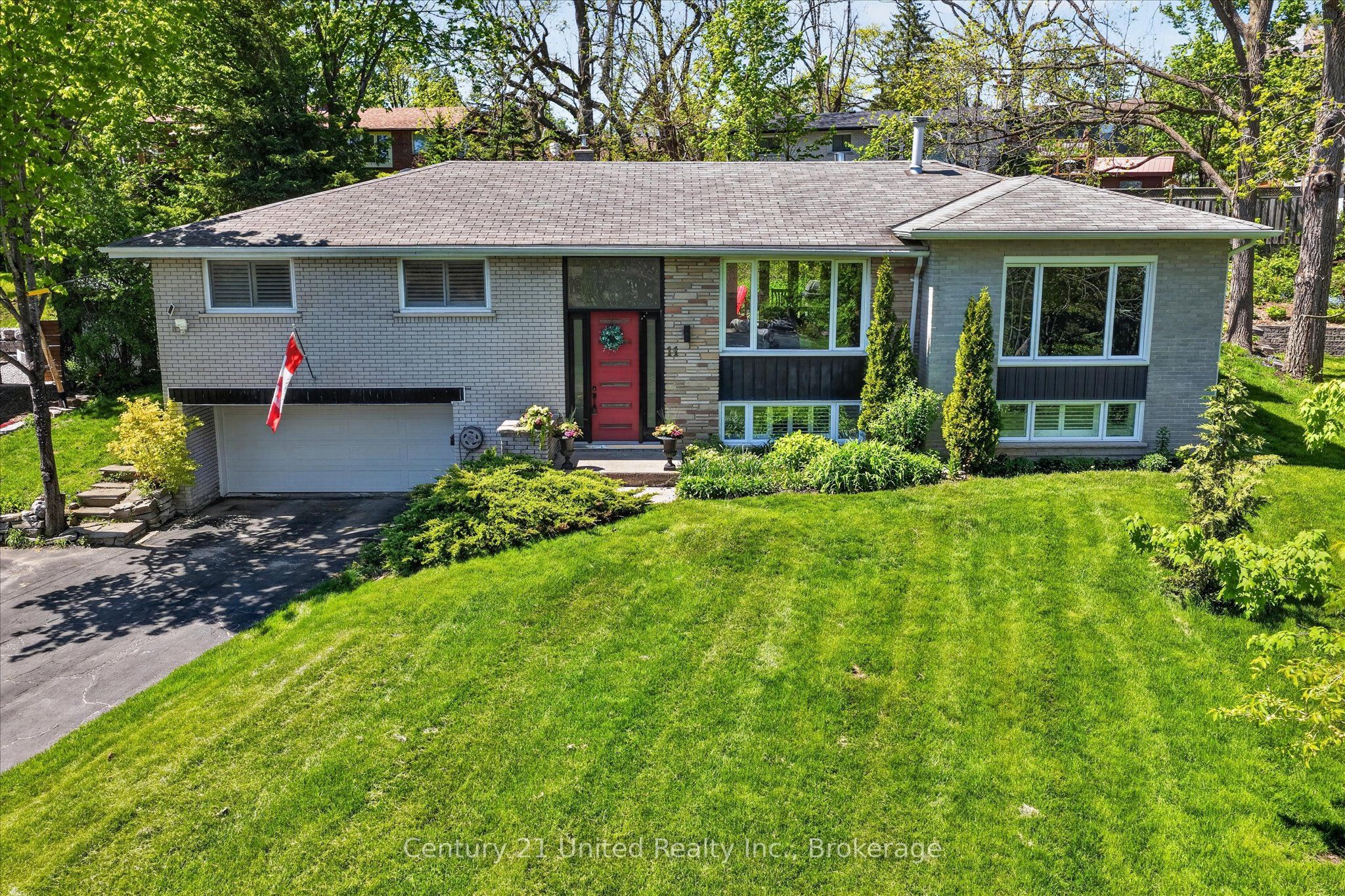 11 Crestwood Avenue, Peterborough, ON K9J 1M9