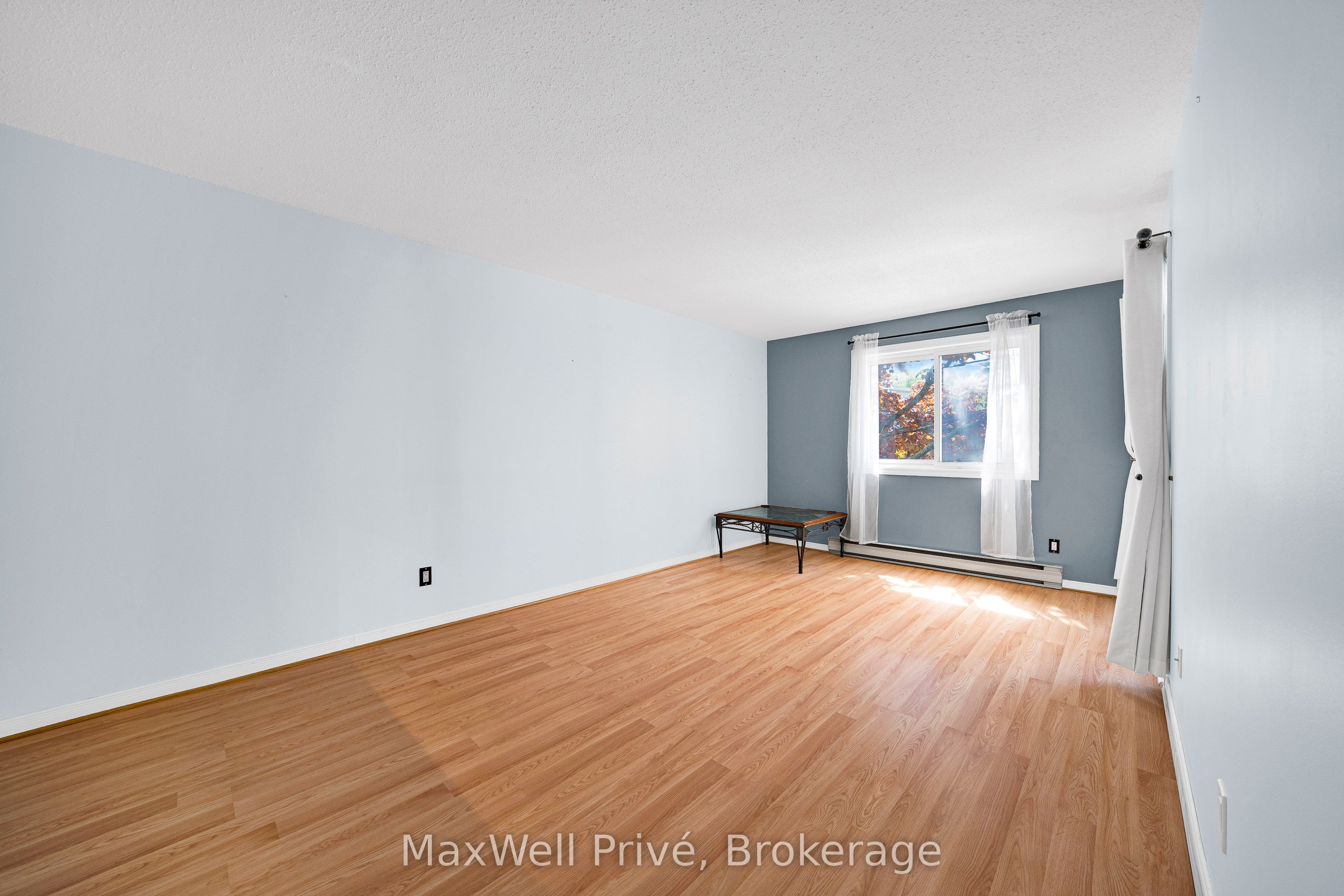 250 Brittany Drive 218, Manor Park - Cardinal Glen and Area, ON K1K 4M1 photo 2