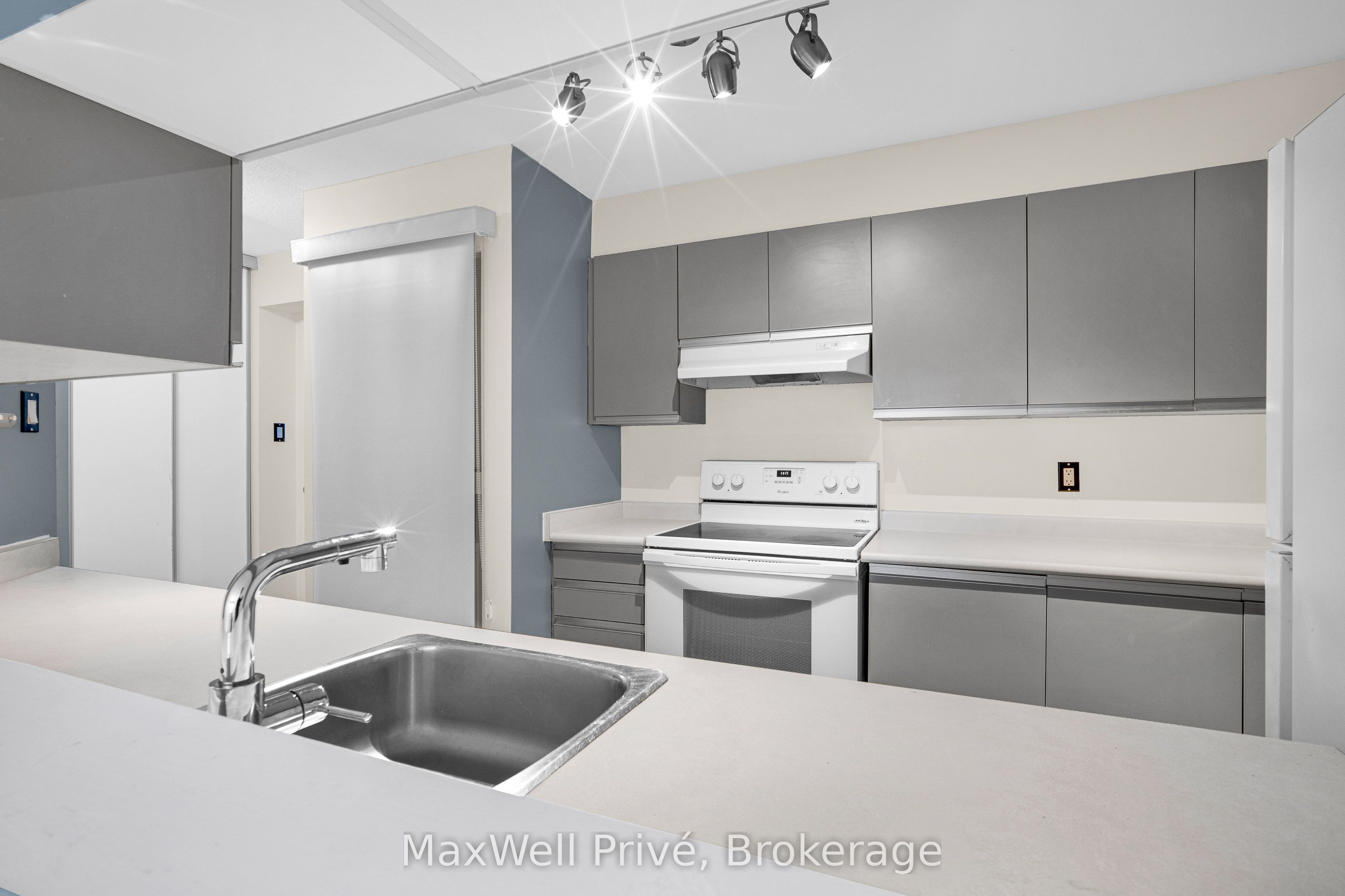 250 Brittany Drive 218, Manor Park - Cardinal Glen and Area, ON K1K 4M1 photo 4