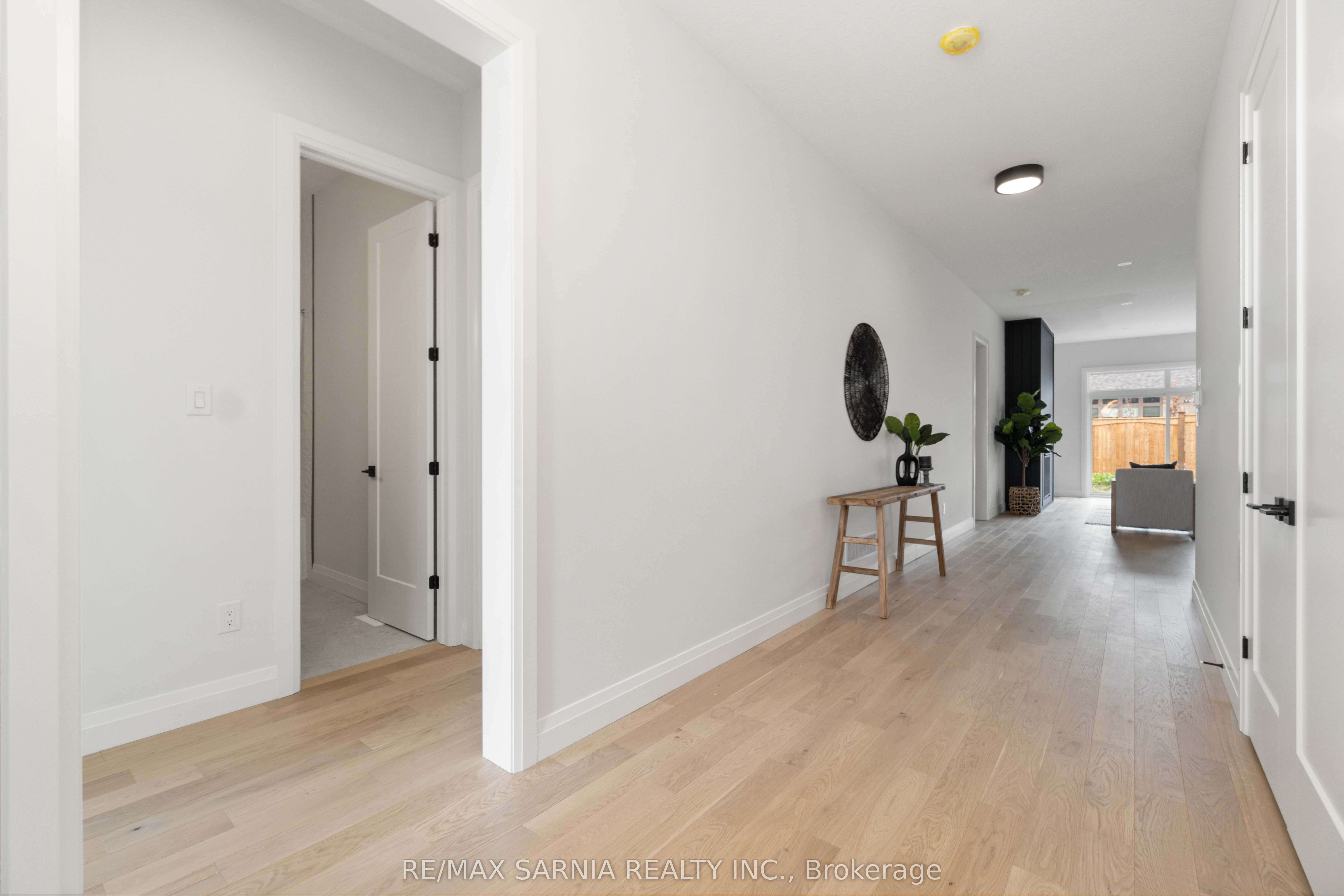 601 Sweetbay Crescent, Sarnia, ON N7S 0A8 photo 2