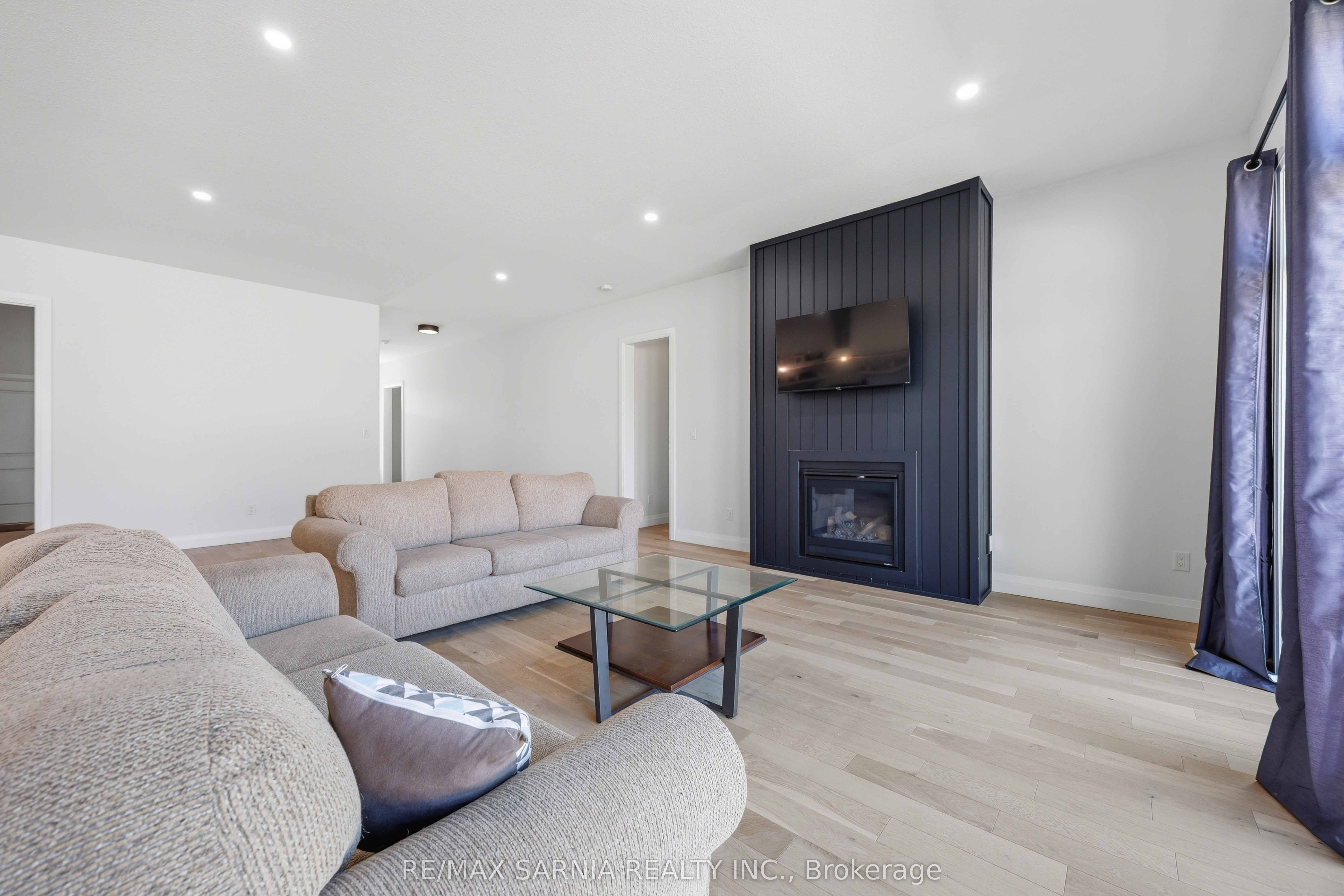 601 Sweetbay Crescent, Sarnia, ON N7S 0A8 photo 4