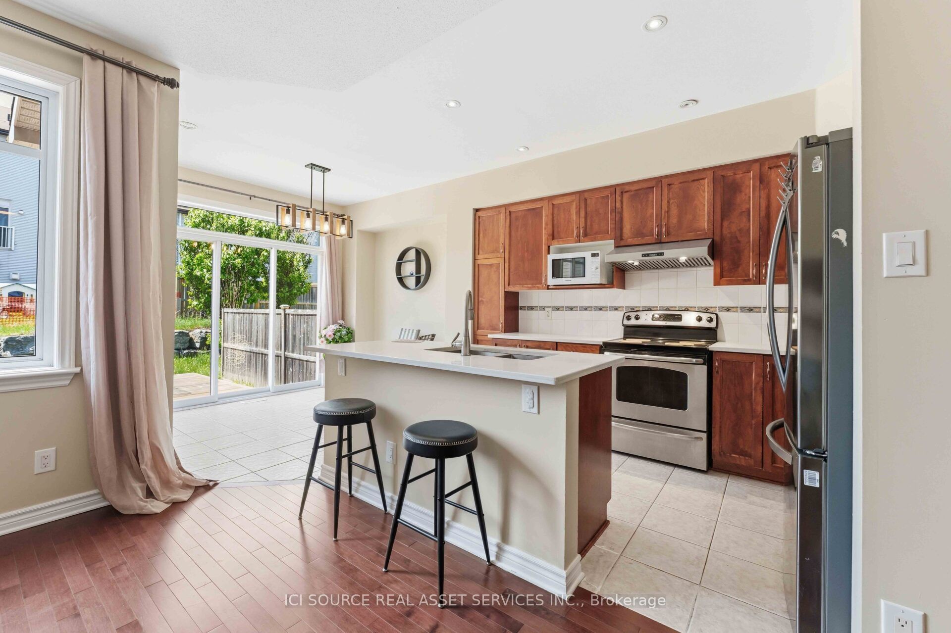 27 Torbec Avenue, Kanata, ON K2T 0B6 photo 3