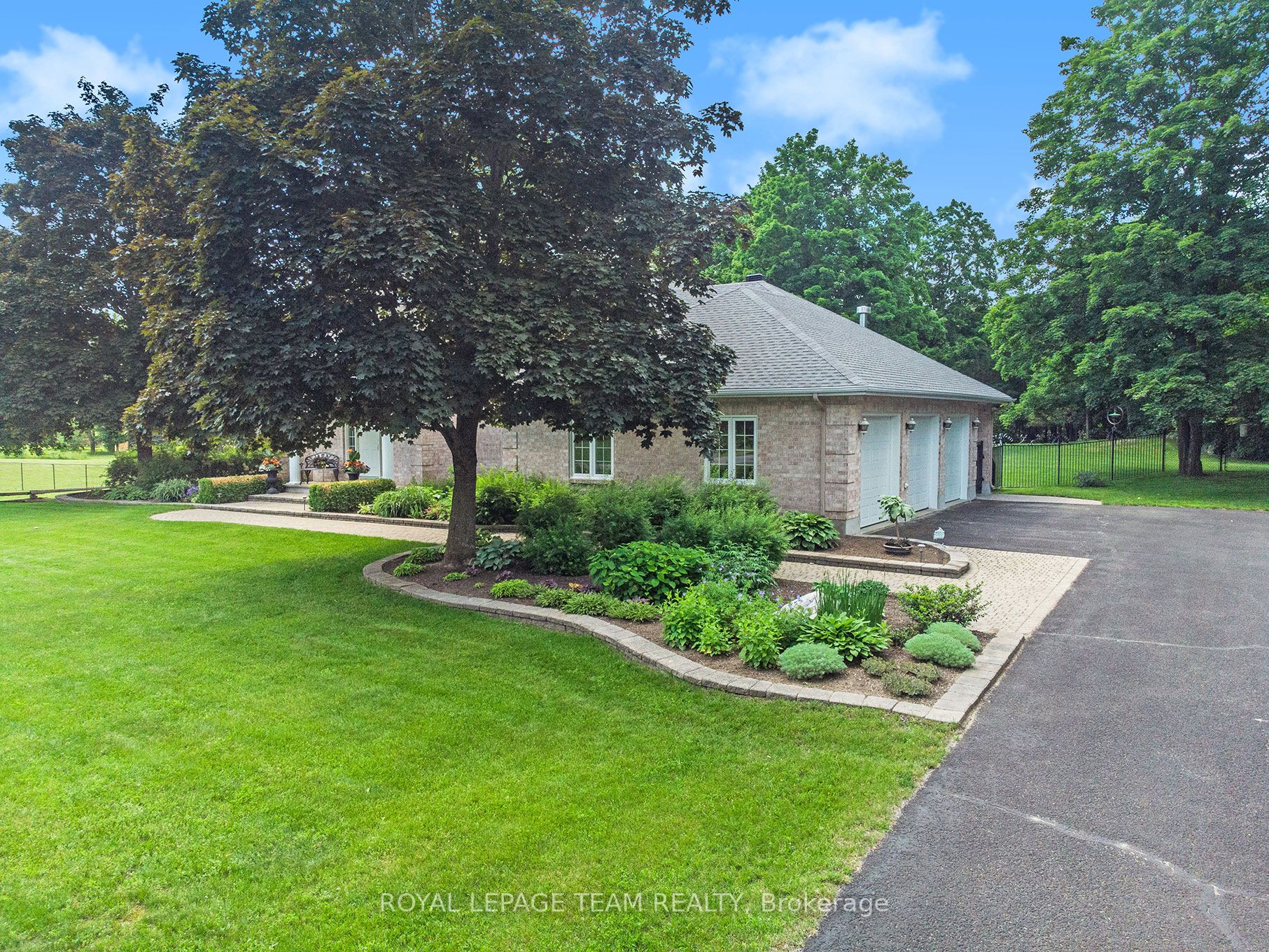105 MARGARET ANNE Drive, Carp - Huntley Ward, ON K0A 1L0 photo 3