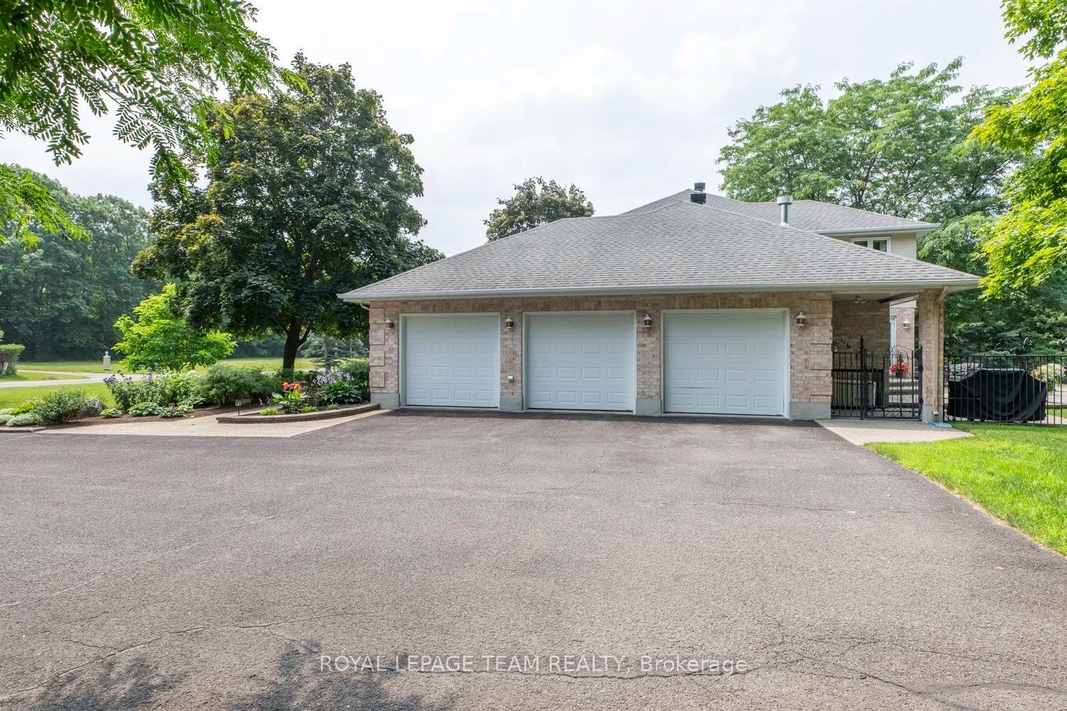 105 MARGARET ANNE Drive, Carp - Huntley Ward, ON K0A 1L0 photo 4