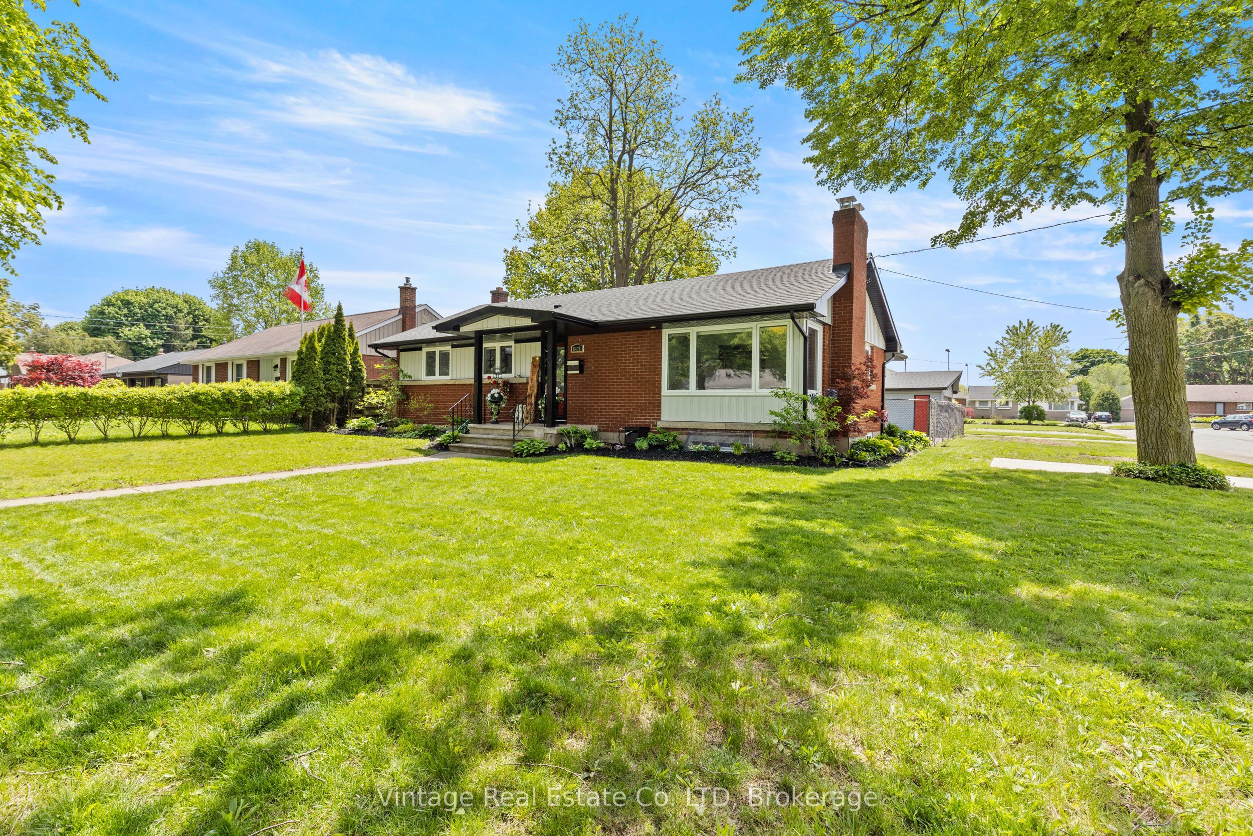 6478 Russell Street, Niagara Falls, ON L2J 1P5 photo 2
