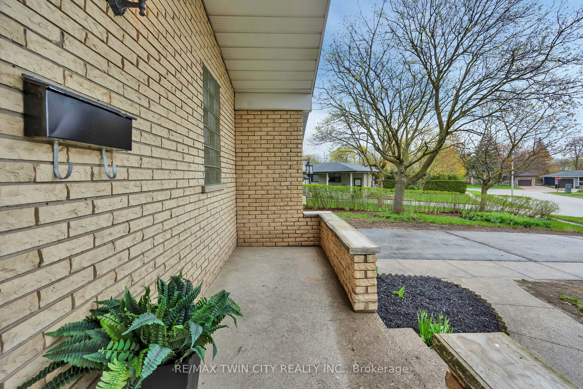 246 Hillcrest Road, Cambridge, ON N3H 1B2 photo 2