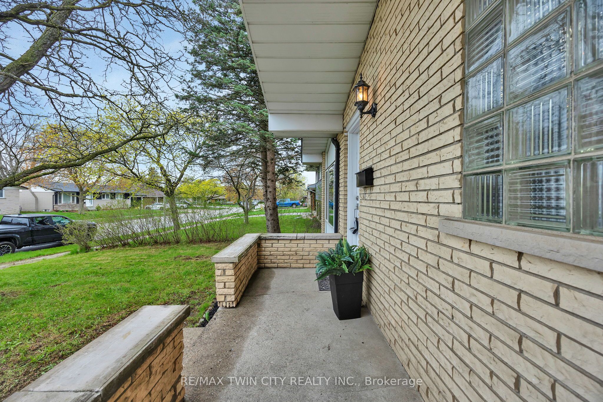 246 Hillcrest Road, Cambridge, ON N3H 1B2 photo 3