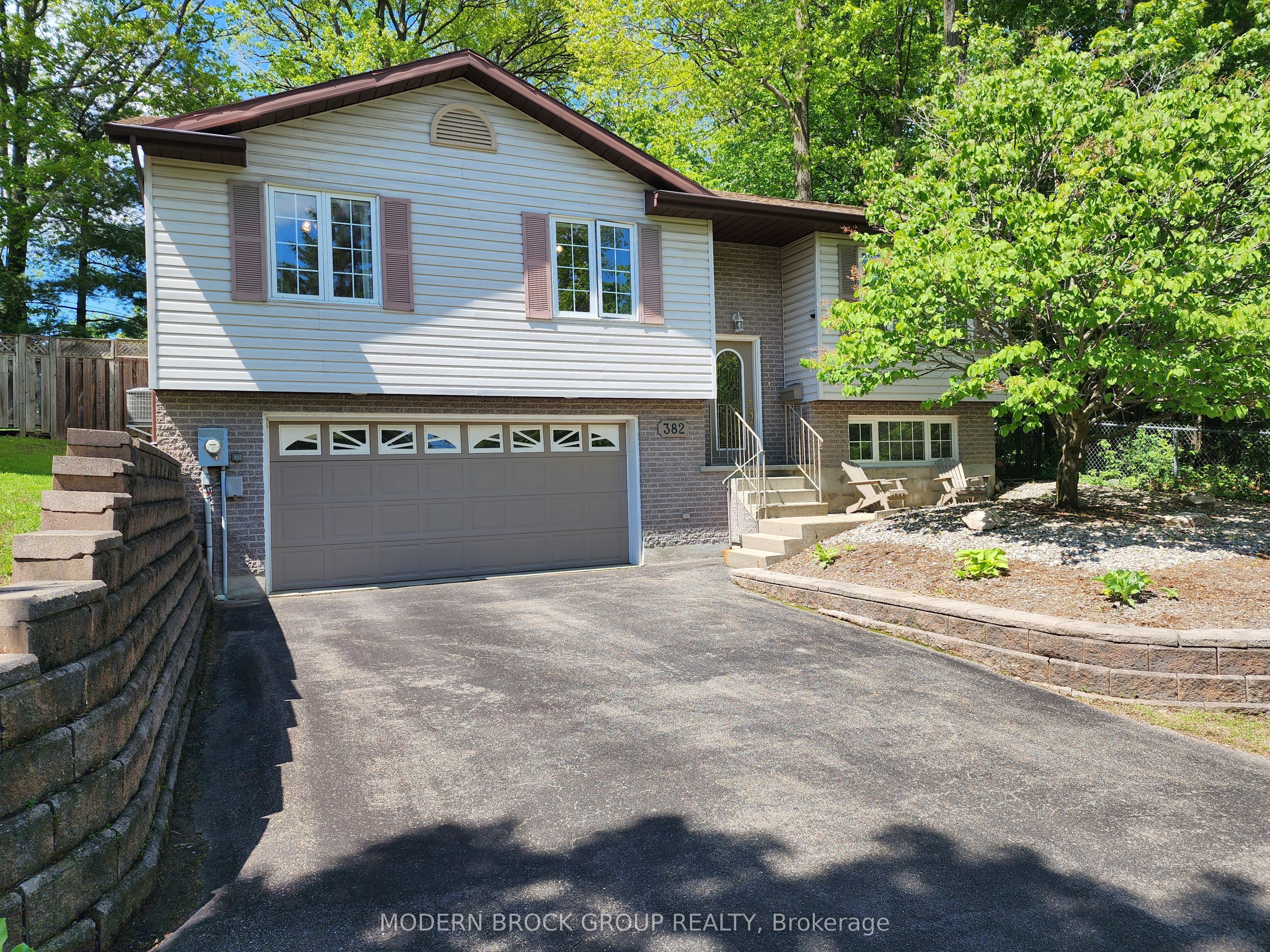 382 PEARL Street W, Brockville, ON K6V 4E5 photo 4