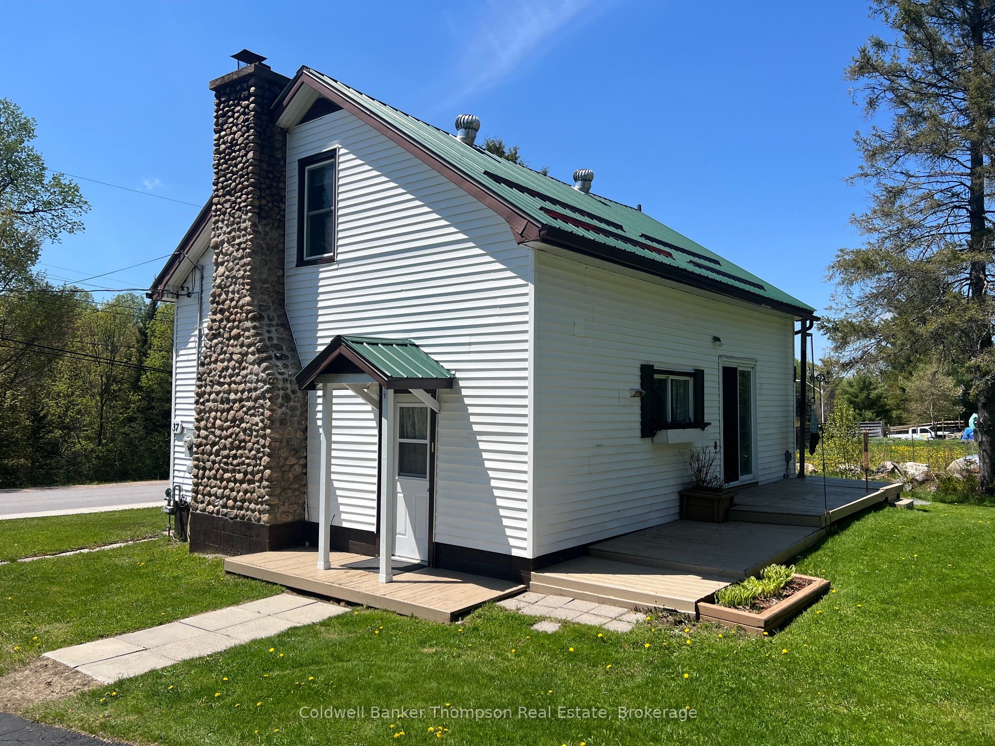 37 Eagle Lake Road, South River, ON P0A 1X0 photo 2