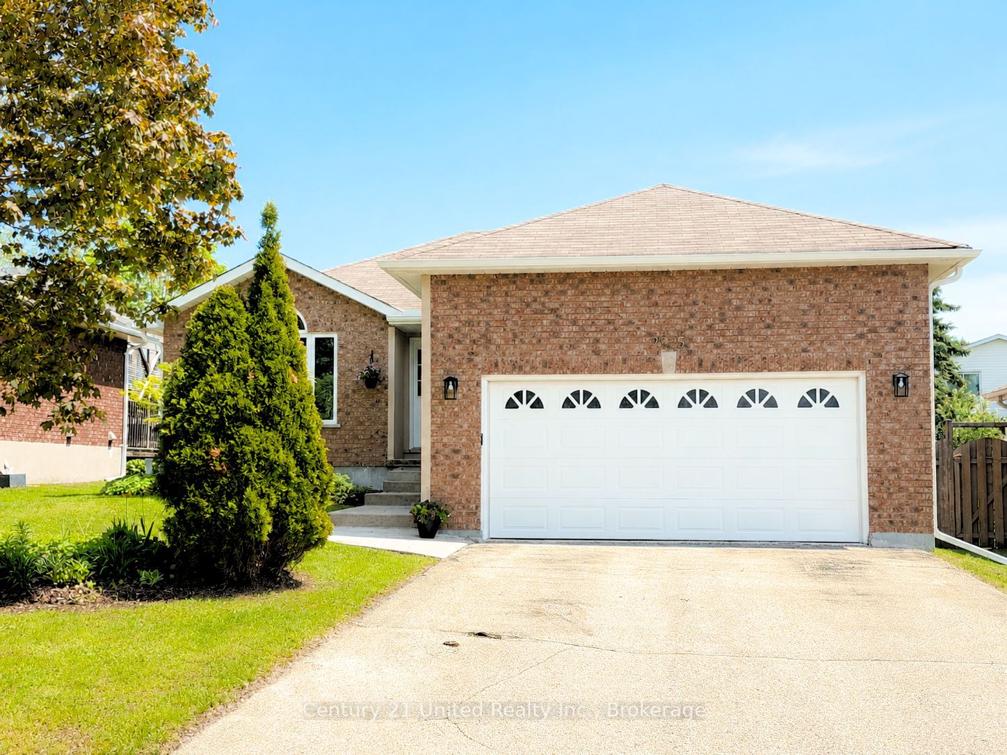 2225 Lorraine Drive, Peterborough, ON K9L 1Y6 photo 2