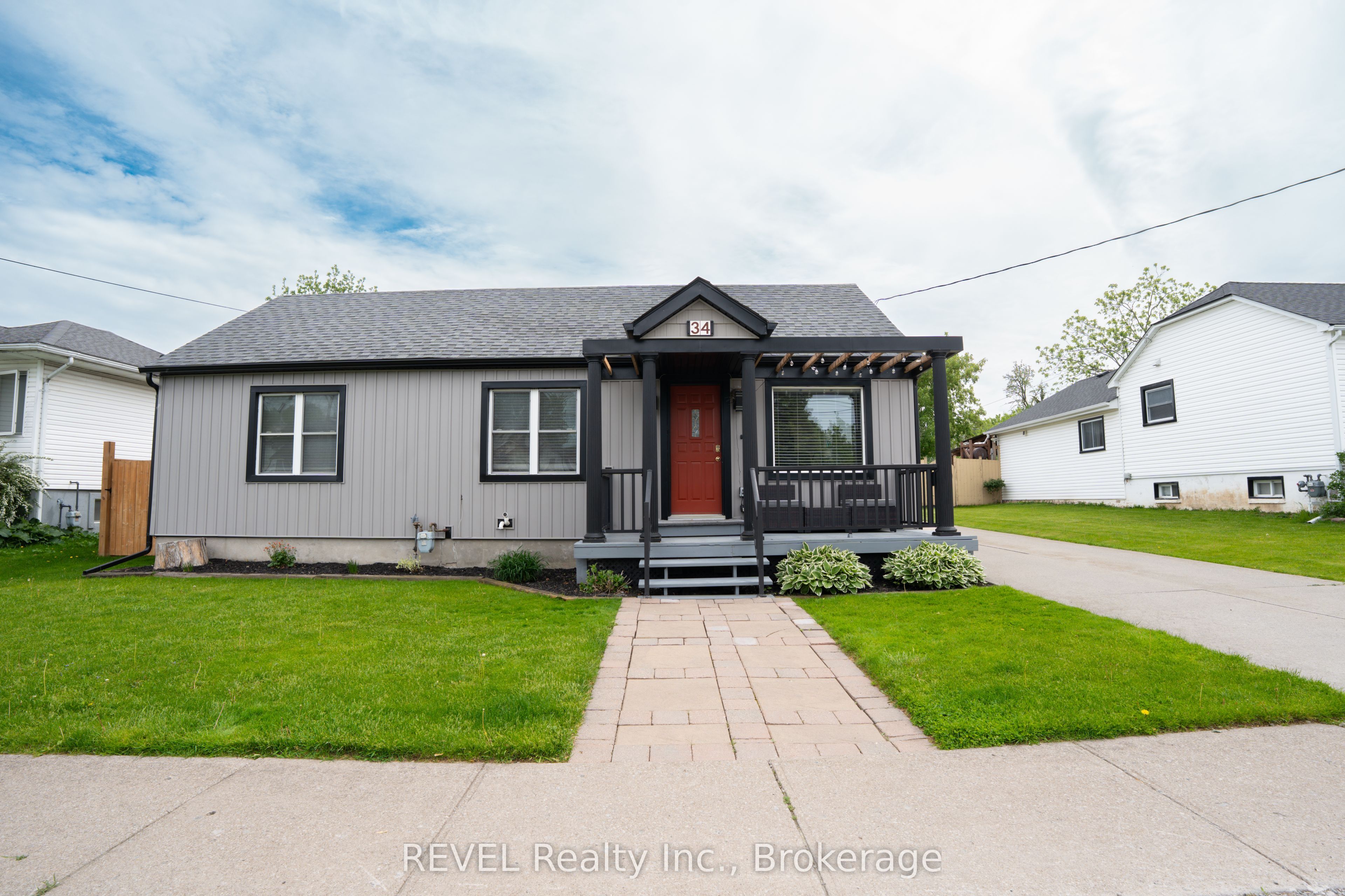 34 Bloomfield Avenue, St. Catharines, ON L2P 1X3