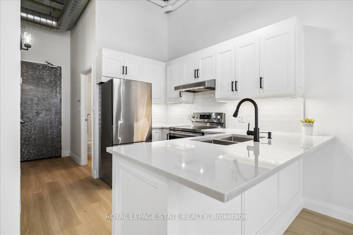 11 Rebecca Street 105, Hamilton, ON L8R 3H7 photo 3