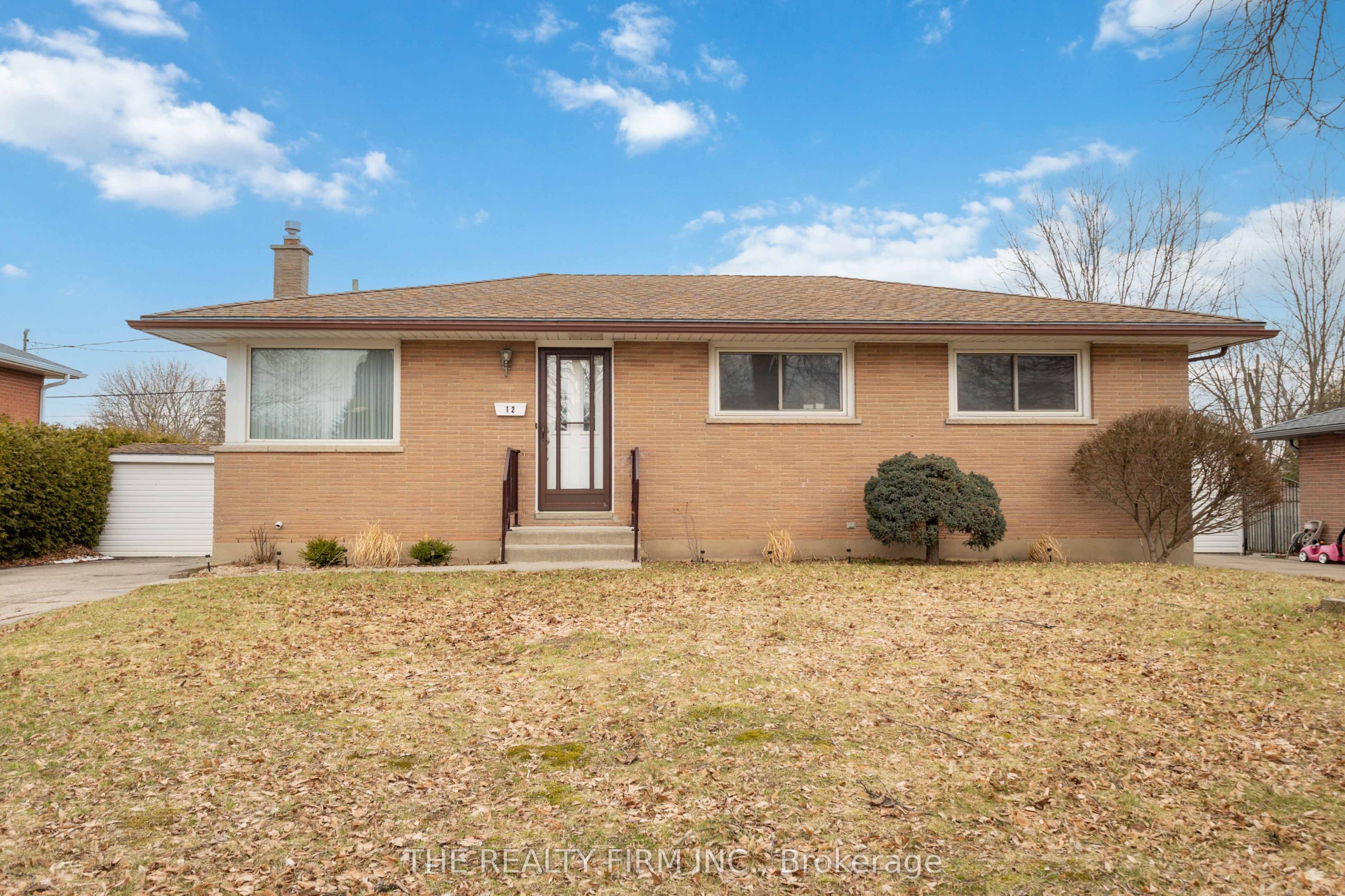 12 Curtis Avenue, London South, ON N5Z 4G1