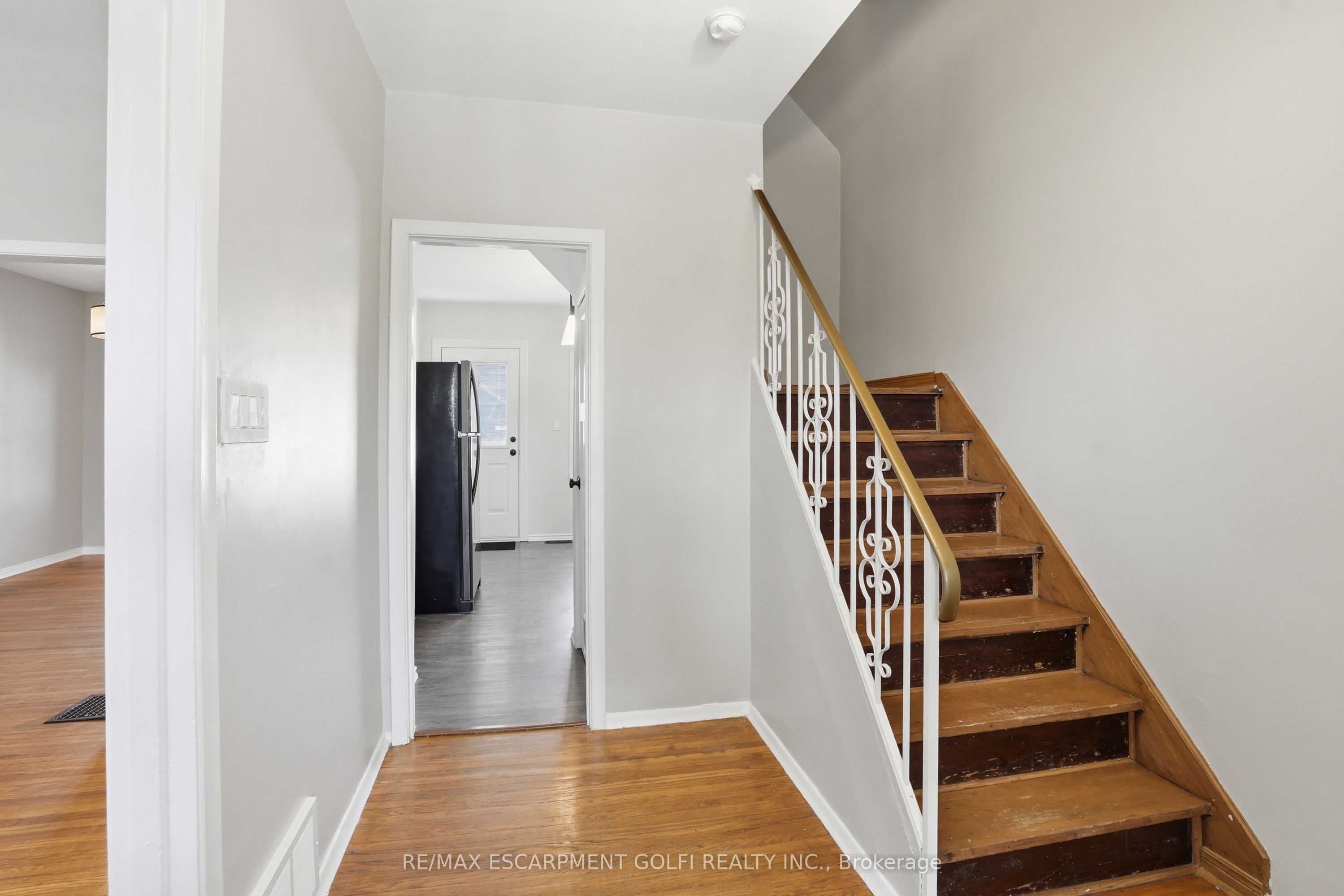 43 Cameron Avenue N, Hamilton, ON L8H 4Y9 photo 4
