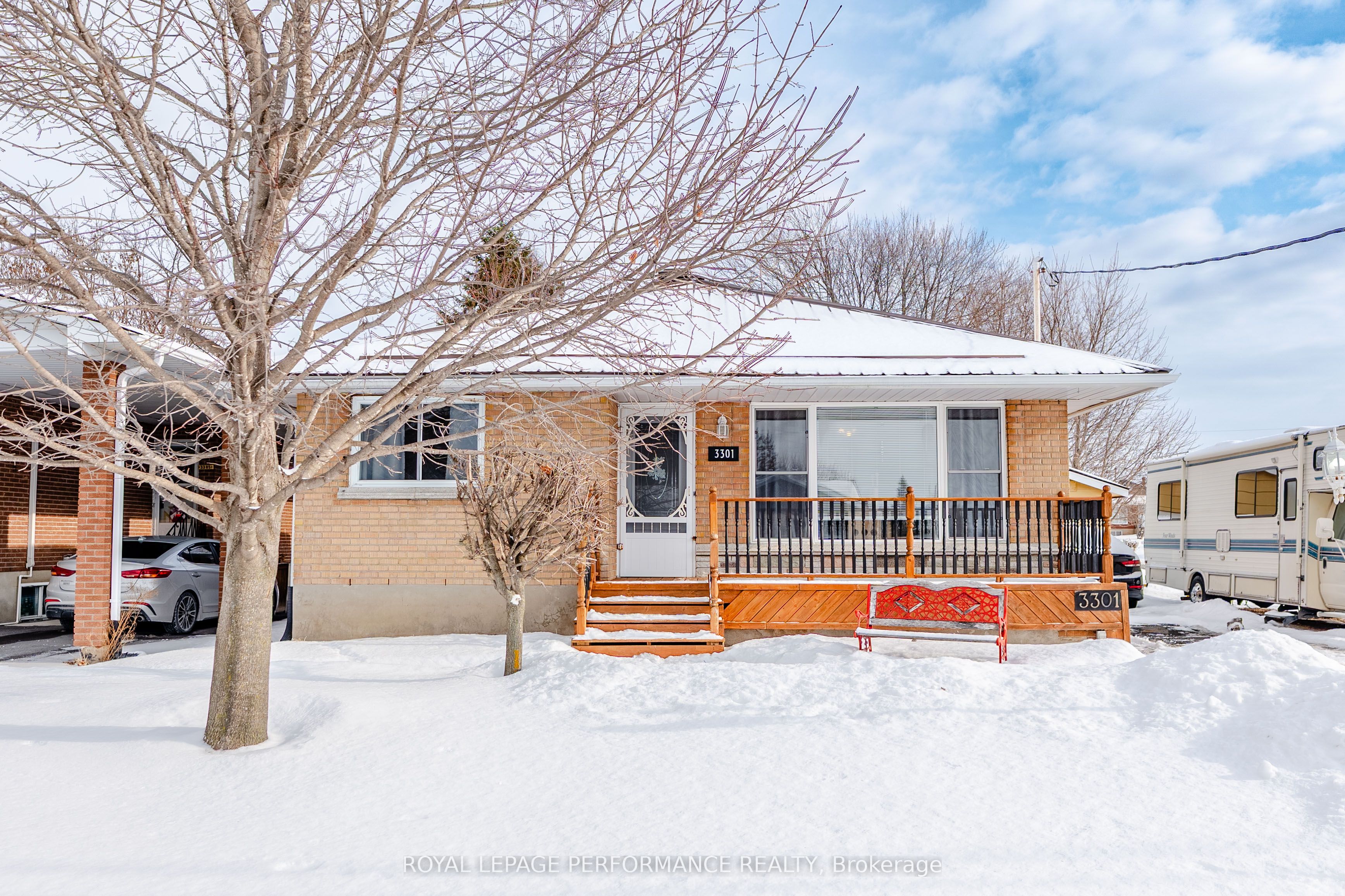 3301 Ross Avenue, Cornwall, ON K6K 1G3 photo 2