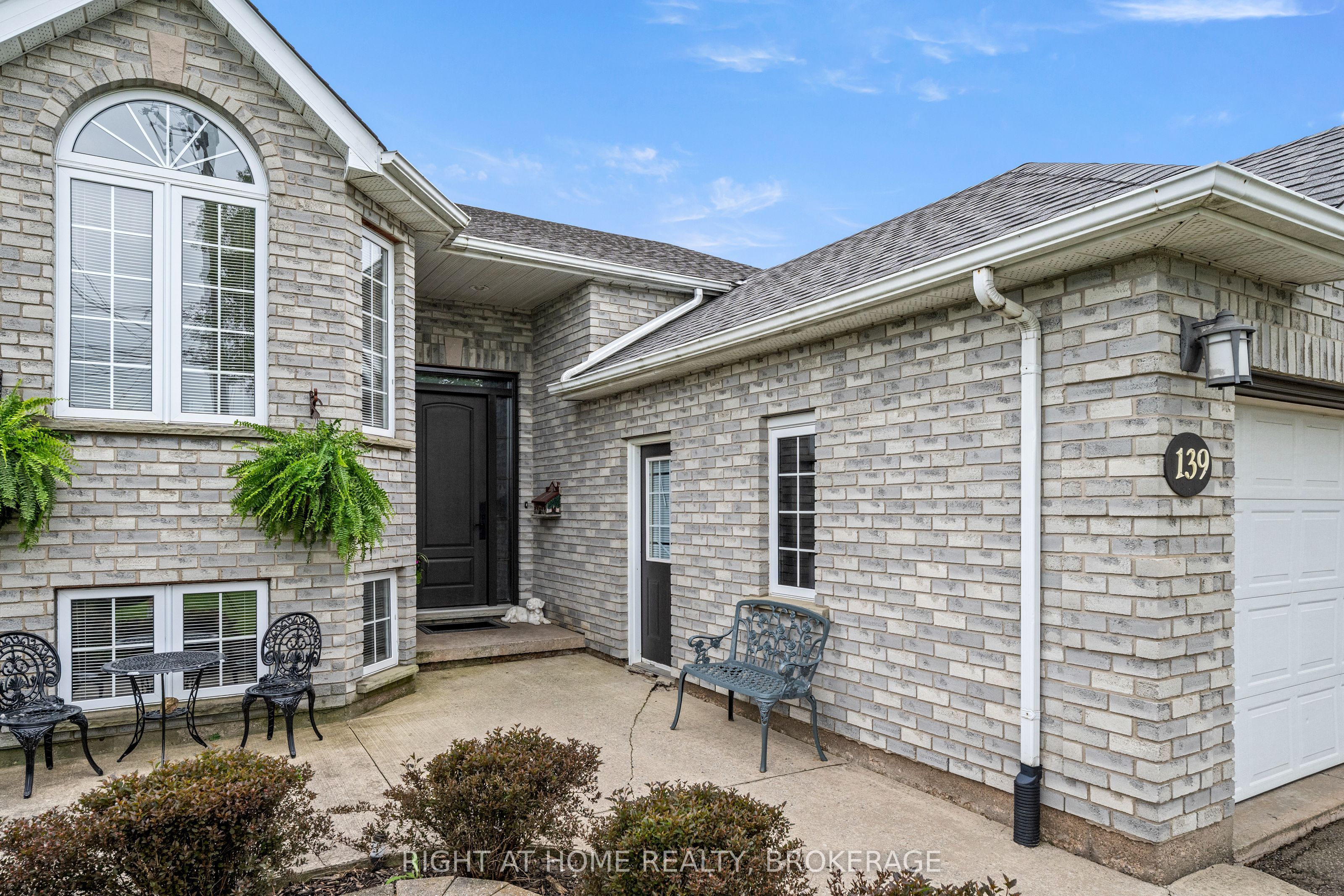 139 Quaker Road, Welland, ON L3C 3G3 photo 2
