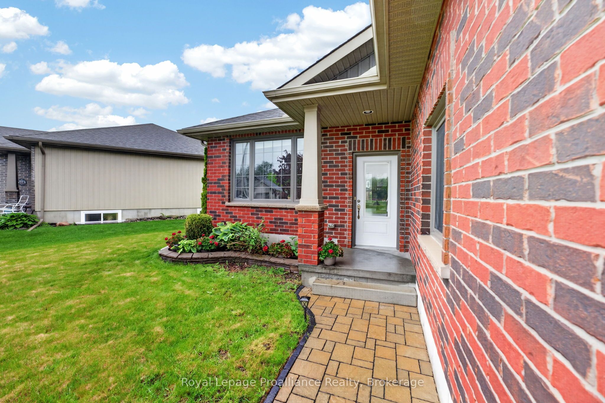 32 Aspen Drive, Quinte West, ON K8V 0E2 photo 3