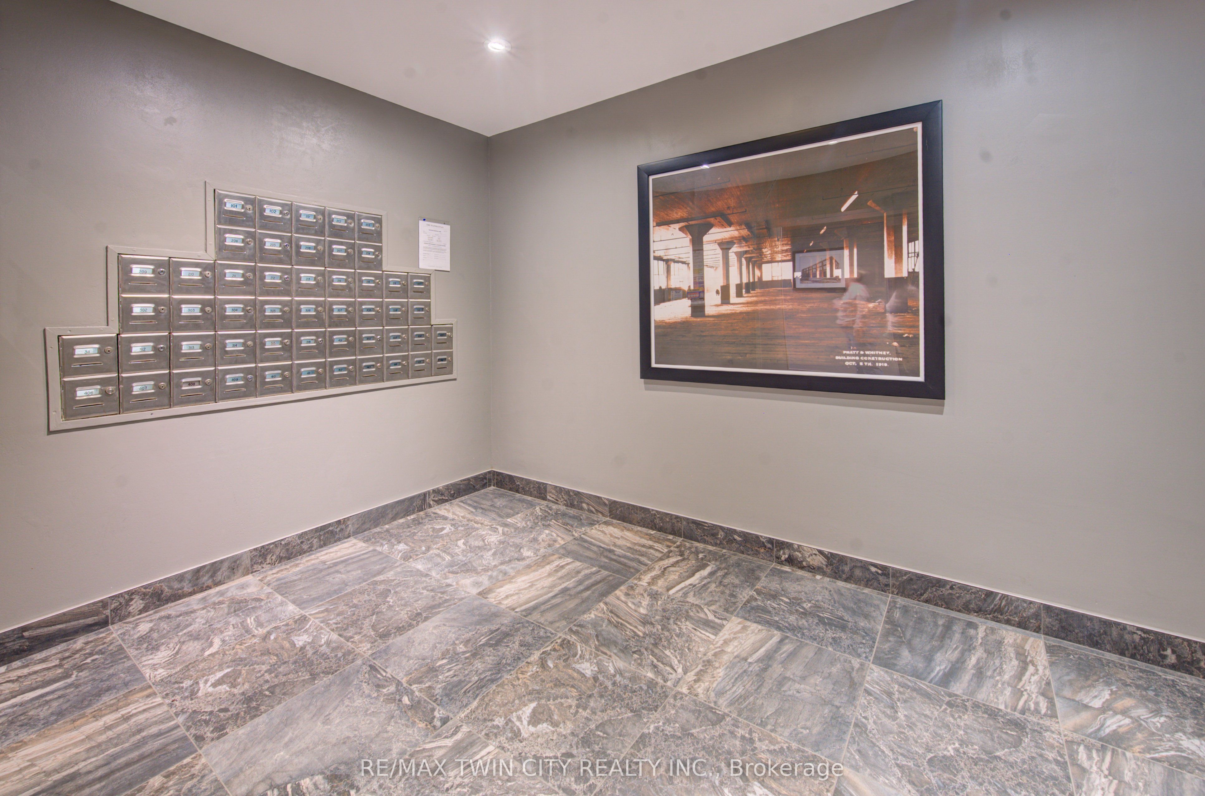 50 Main Street 410, Hamilton, ON L9H 6P8 photo 4