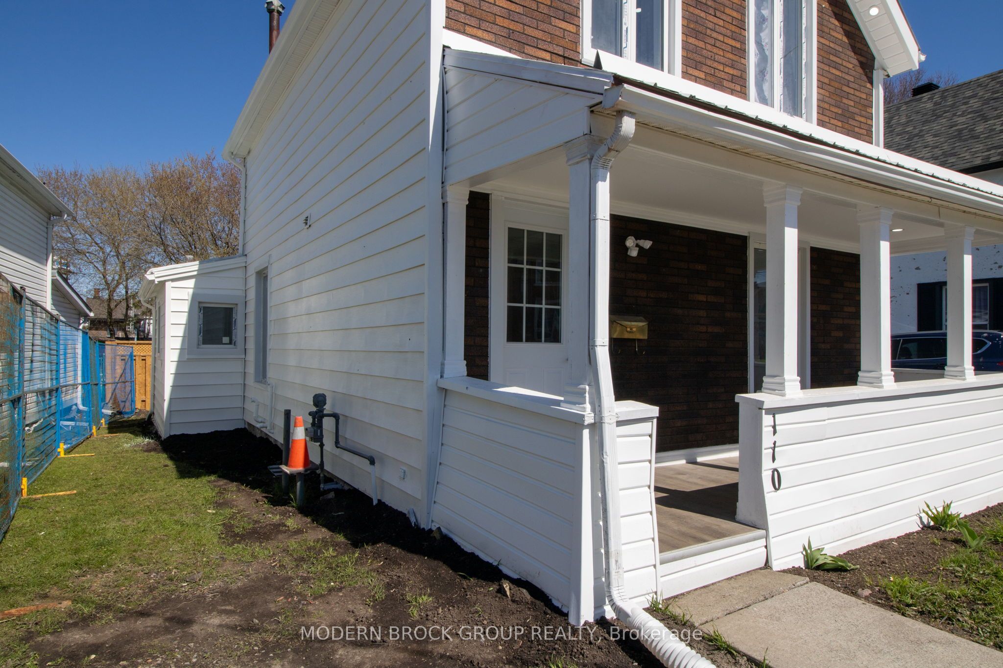 110 Brock Street, Brockville, ON K6V 4G1 photo 2