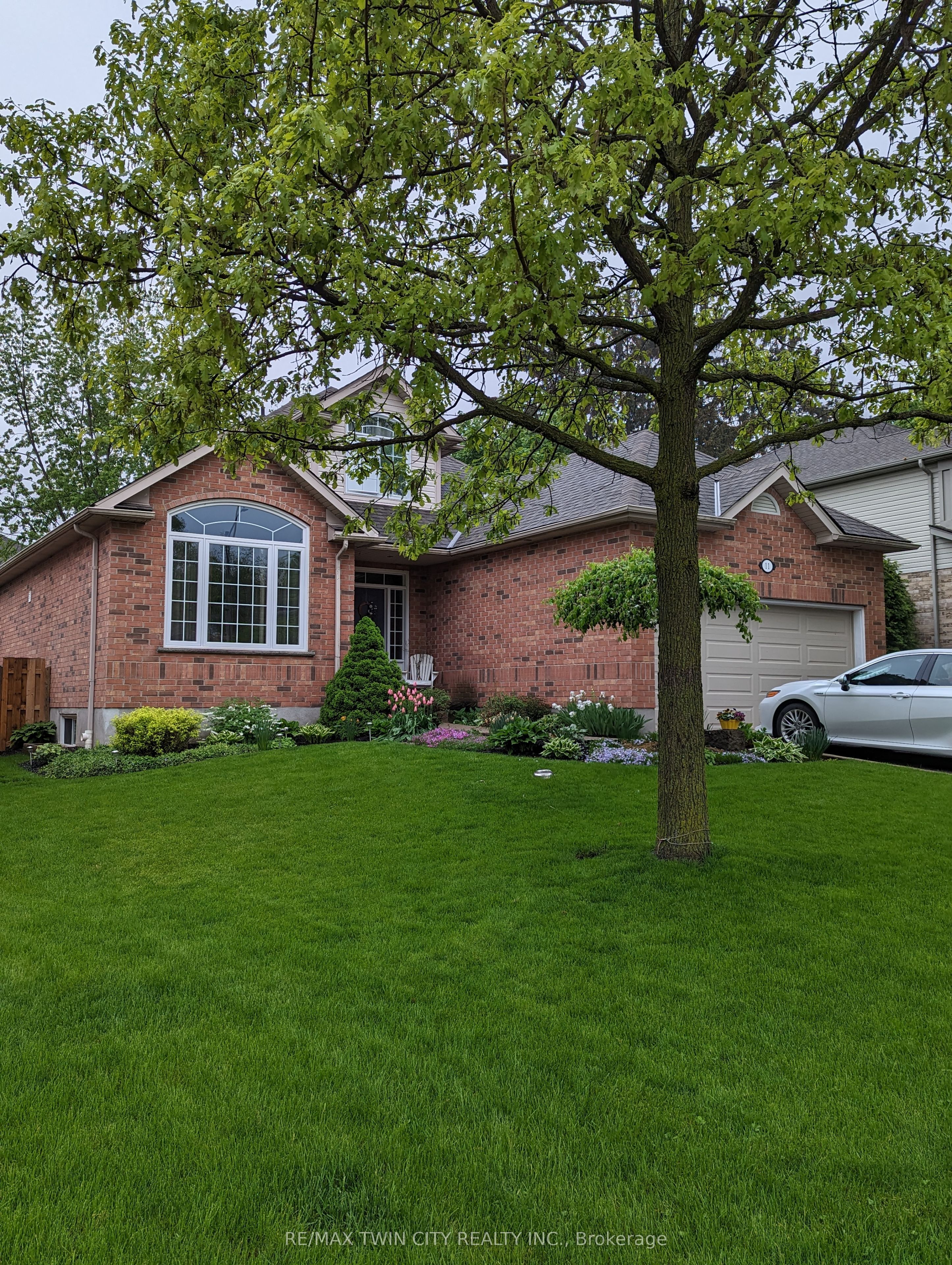 11 Carolinian Lane, Cambridge, ON N1S 5B5