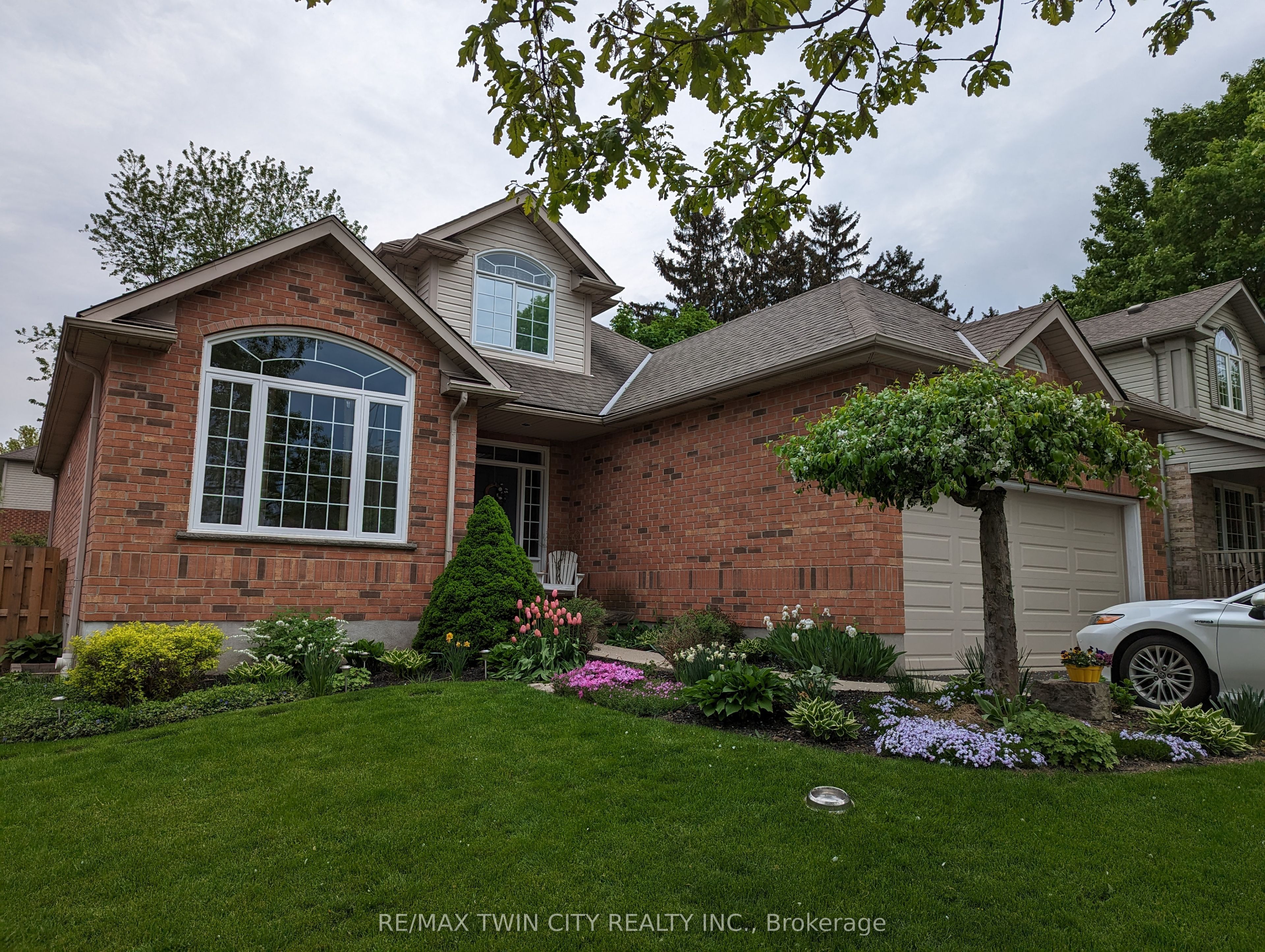 11 Carolinian Lane, Cambridge, ON N1S 5B5 photo 2