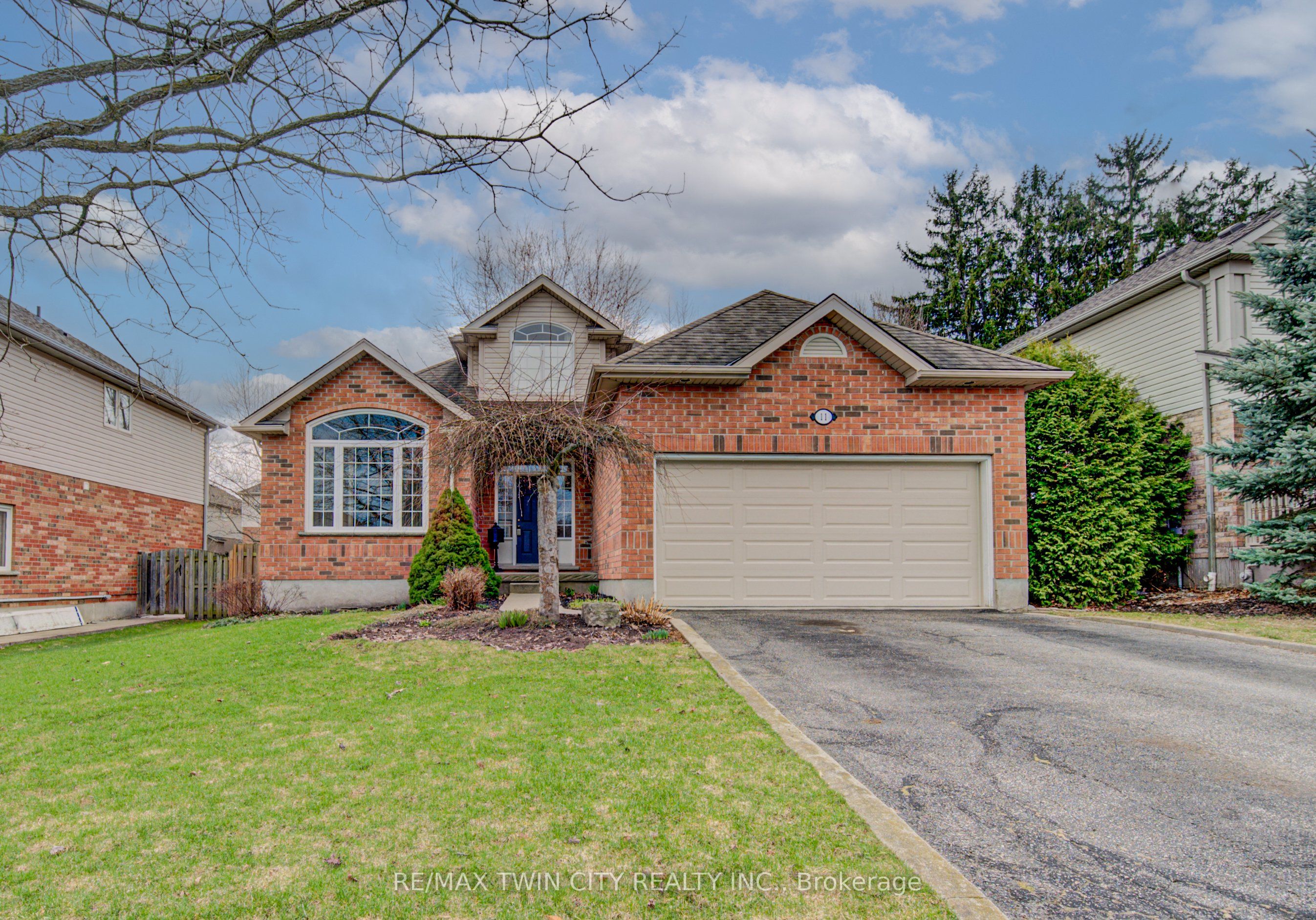 11 Carolinian Lane, Cambridge, ON N1S 5B5 photo 3