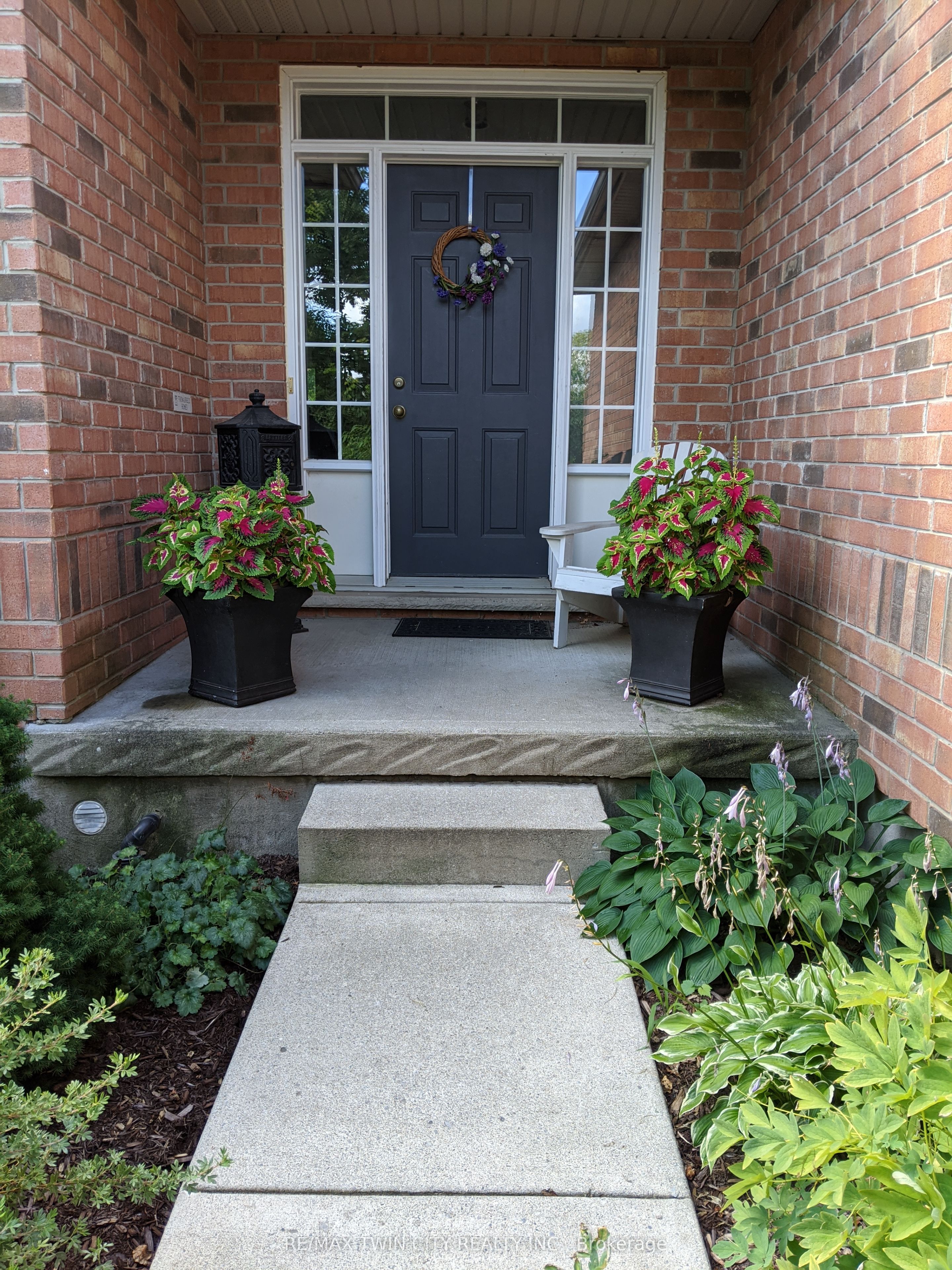 11 Carolinian Lane, Cambridge, ON N1S 5B5 photo 4